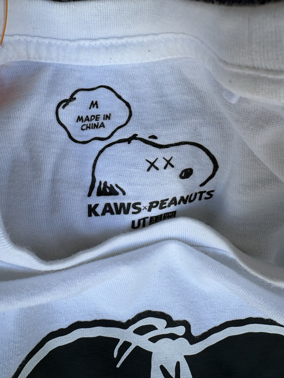Uniqlo UT Men’s M White KAWS x Peanuts Snoopy Graphic Crew Neck T-Shirt