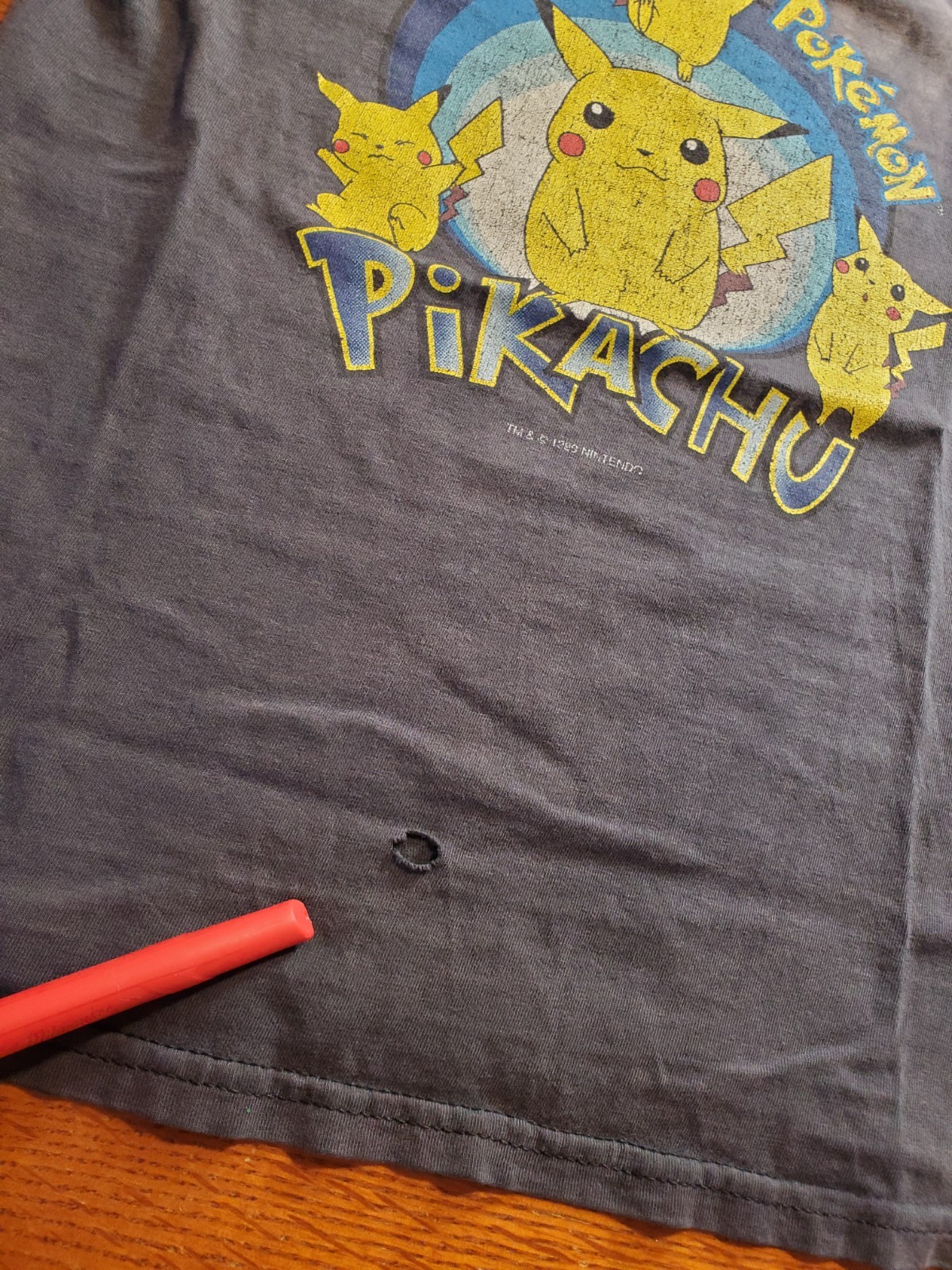 Vintage 1999 Pokemon Pikachu Nintendo T-Shirt XS Black Faded Distressed Nice!