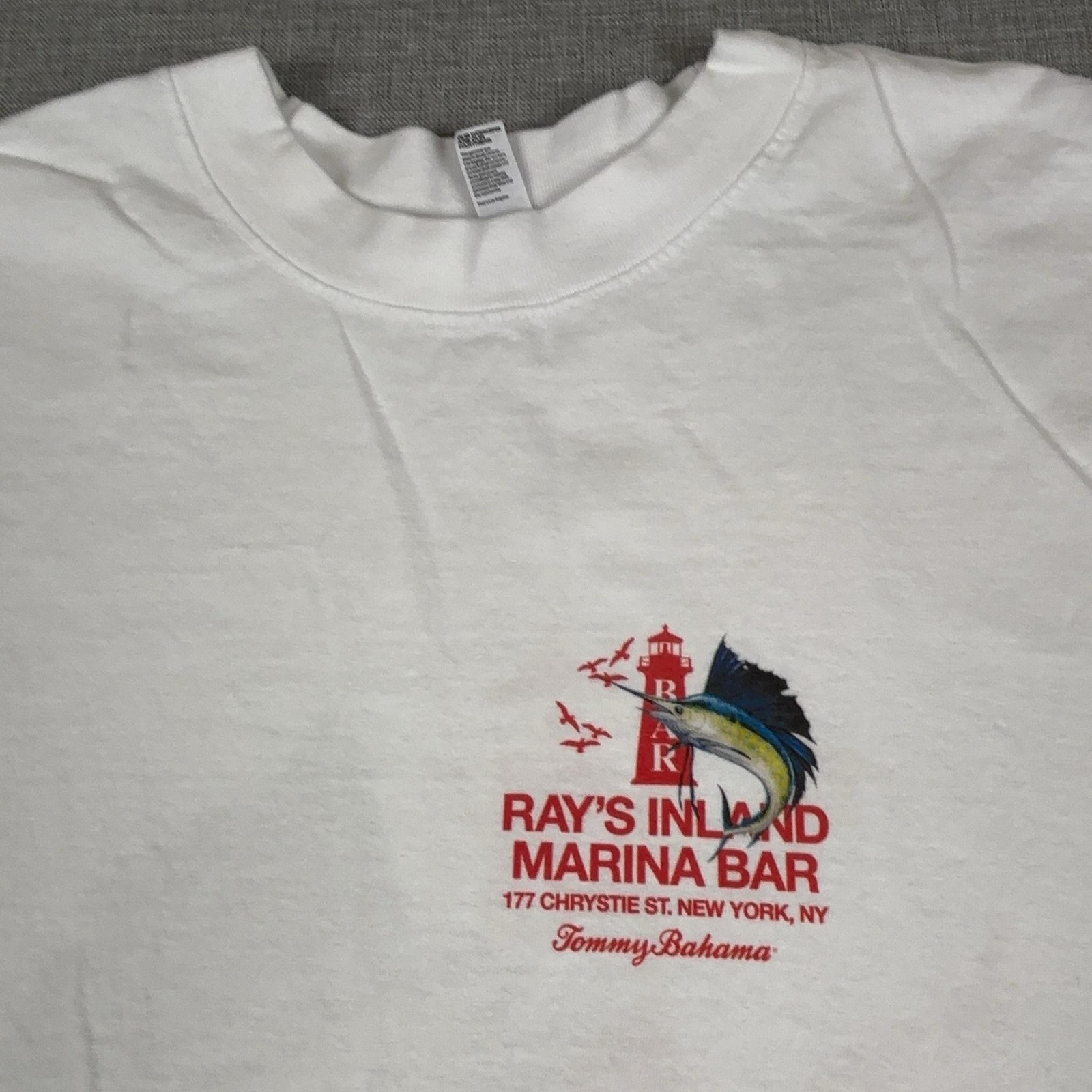 Tommy Bahama T-Shirt Mens 2XL White Rays Inland Marina Bar Graphic Tee