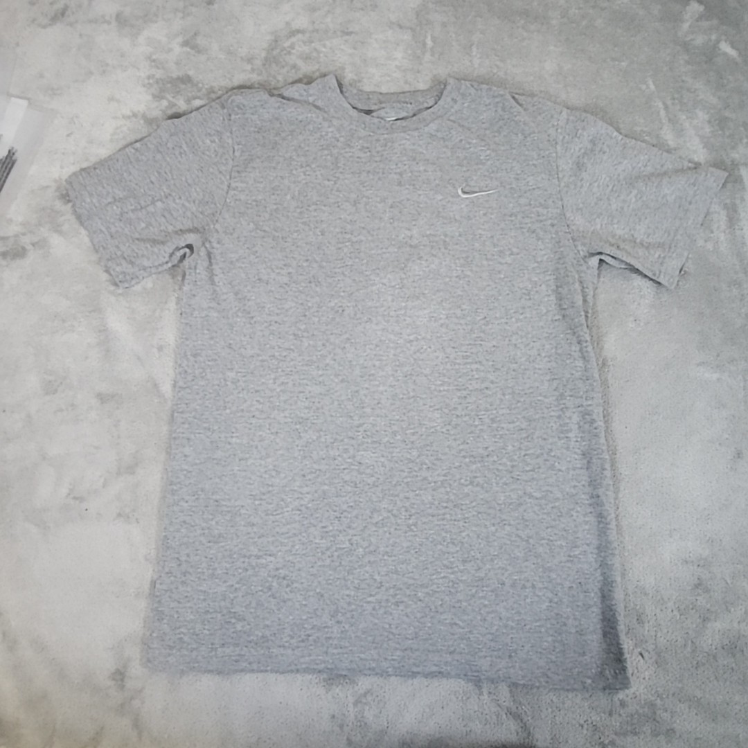 Nike Shirt Mens Medium Gray Embroidered Swoosh Logo Sportswear Activewear