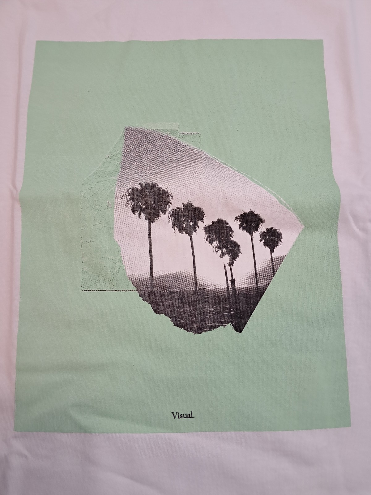 Visual. Men’s Large Off-White Palm Tree Graphic Print T-Shirt Made in Mexico