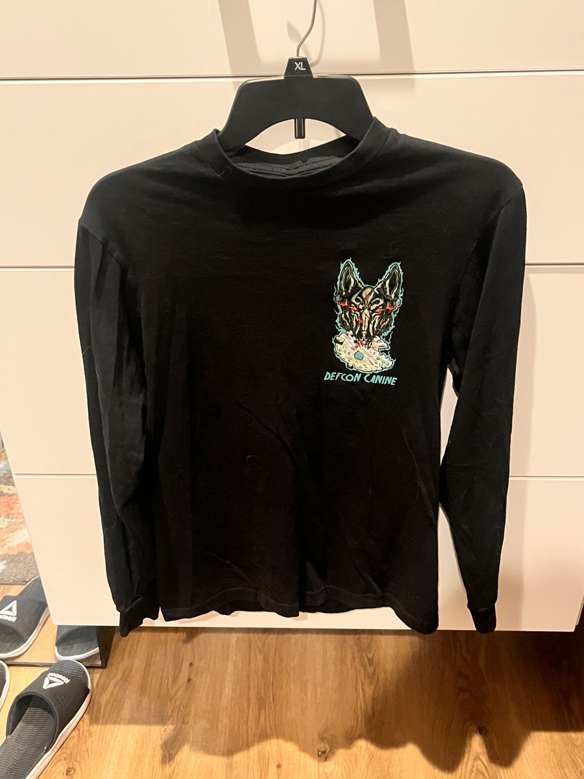 DEFCON CANINE BLACK LONG SLEEVE SHIRT MENS SIZE SMALL WOLF PRE OWNED