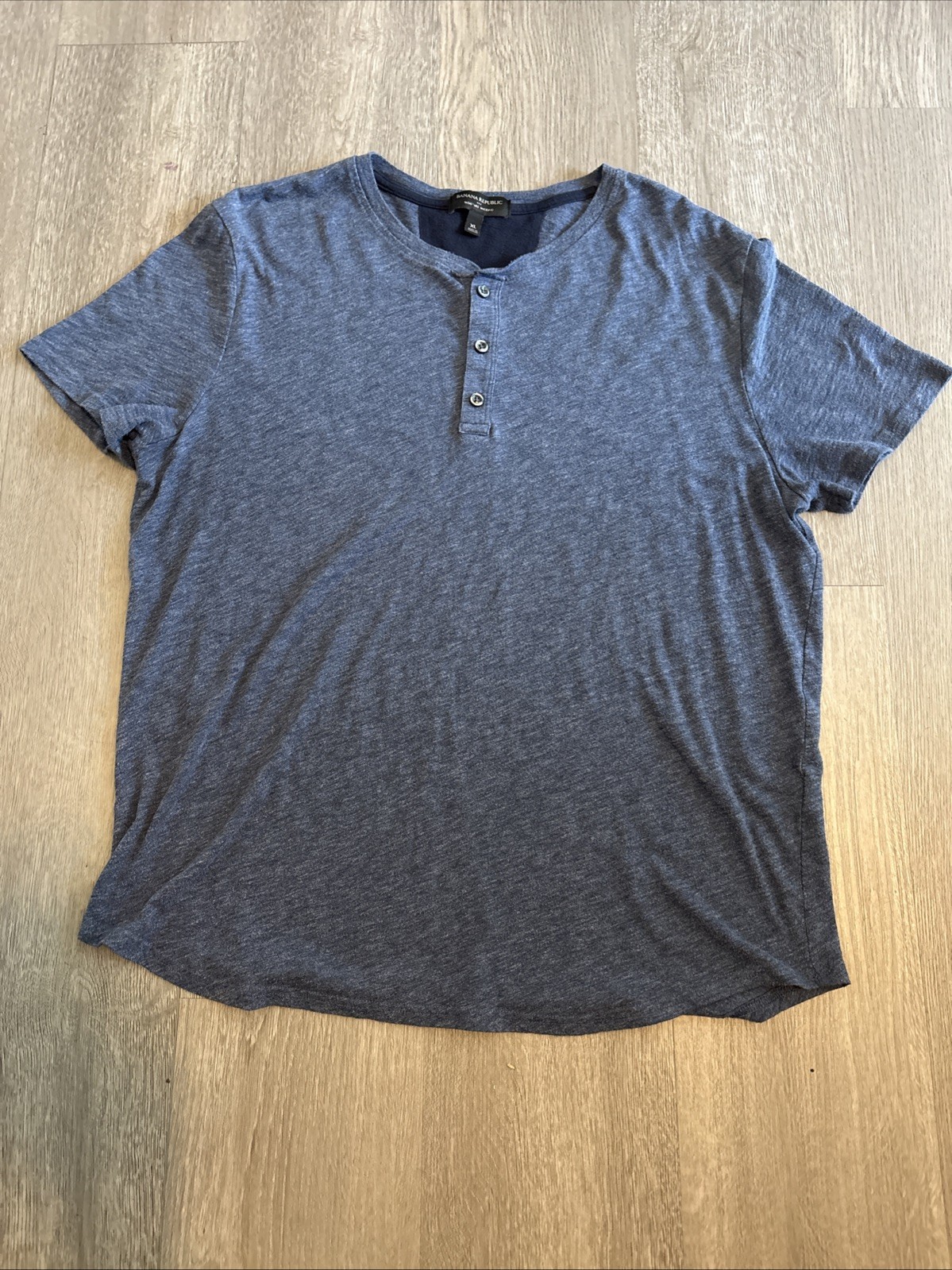 Banana Republic Men’s Indigo Heather Henley T-Shirt Size XL Moisture Wicking