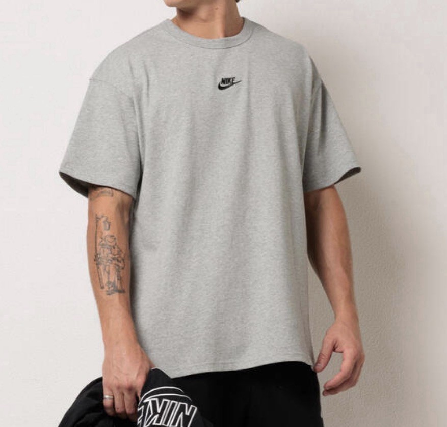 The Nike Tee Men’s Embroidered Center Logo Heavy Crewneck T Shirt Gray Size L