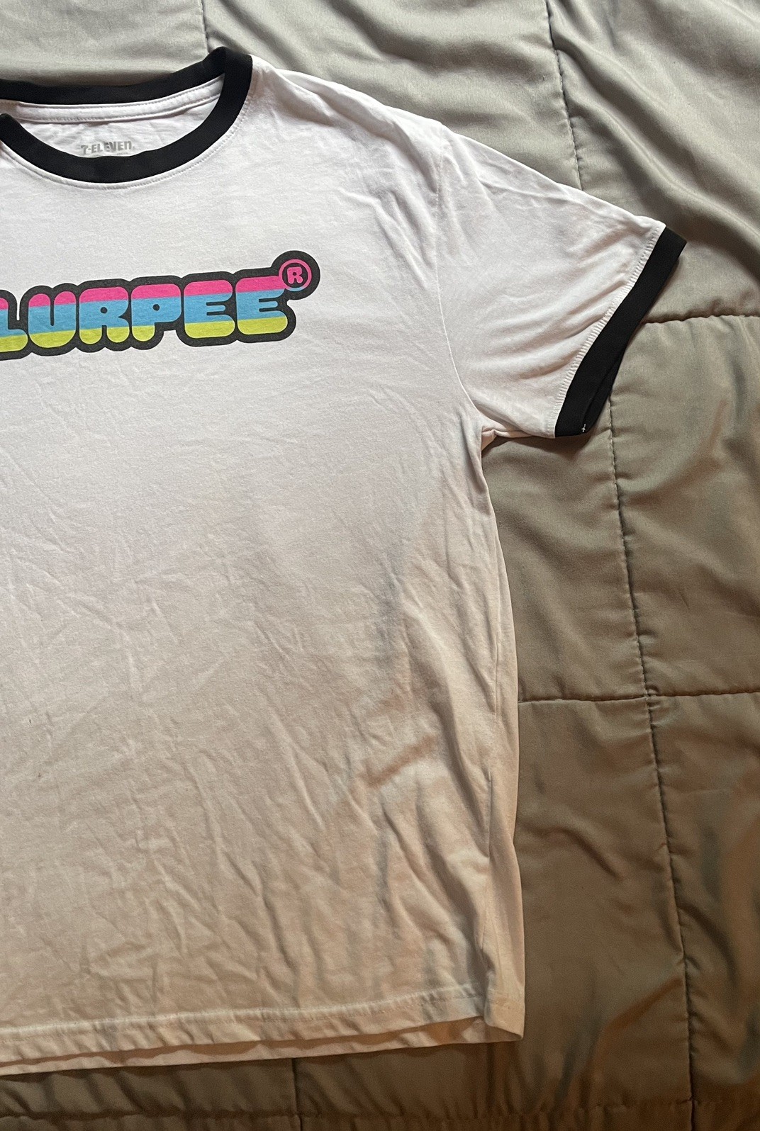Slurpee 7 Eleven Ringer Tee Neon Logo Retro Style T-Shirt Mens Size M