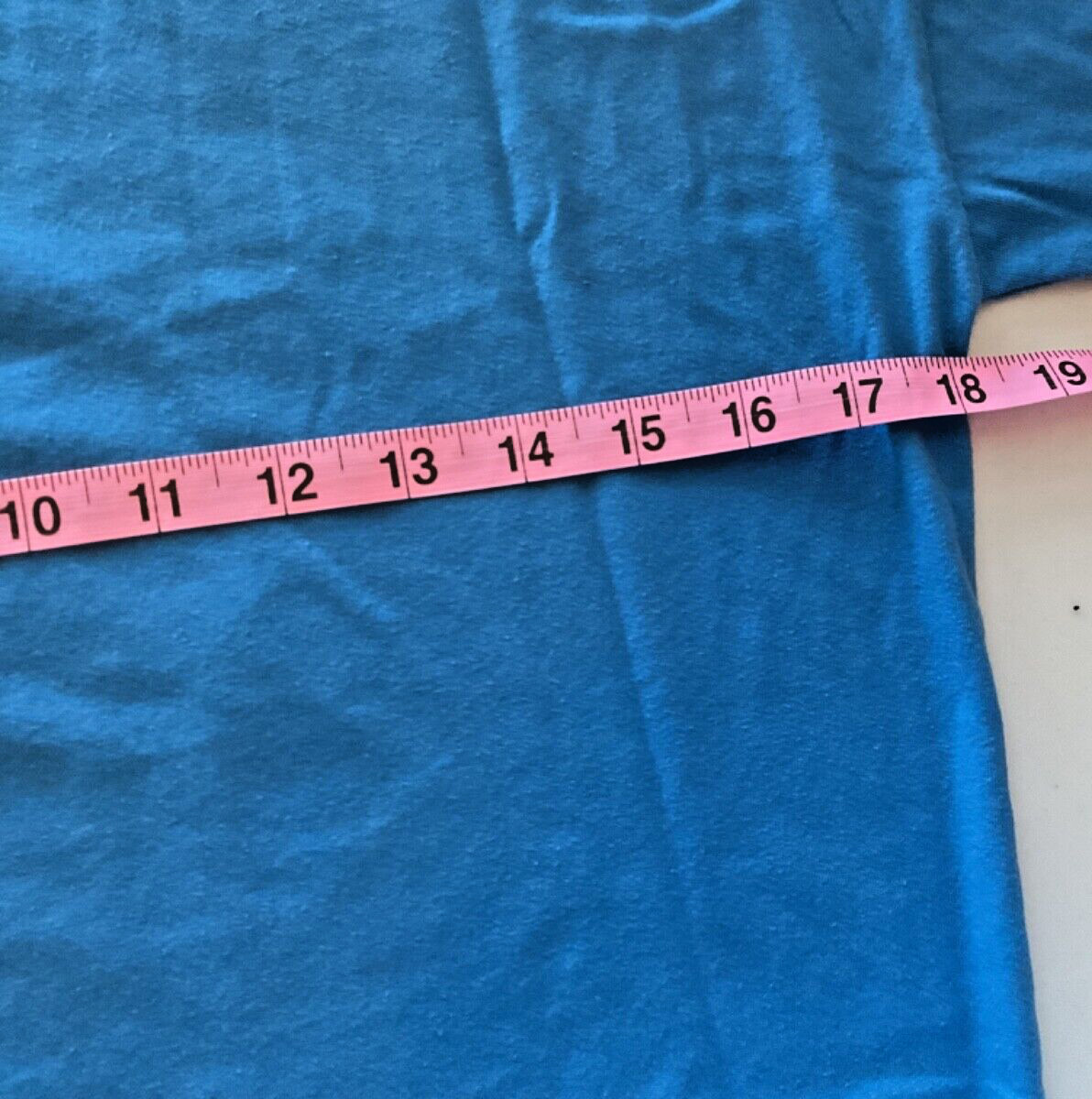 NB New Balance Stretch Blue Pocket T Shirt Unisex size Small Round Slit Hemline