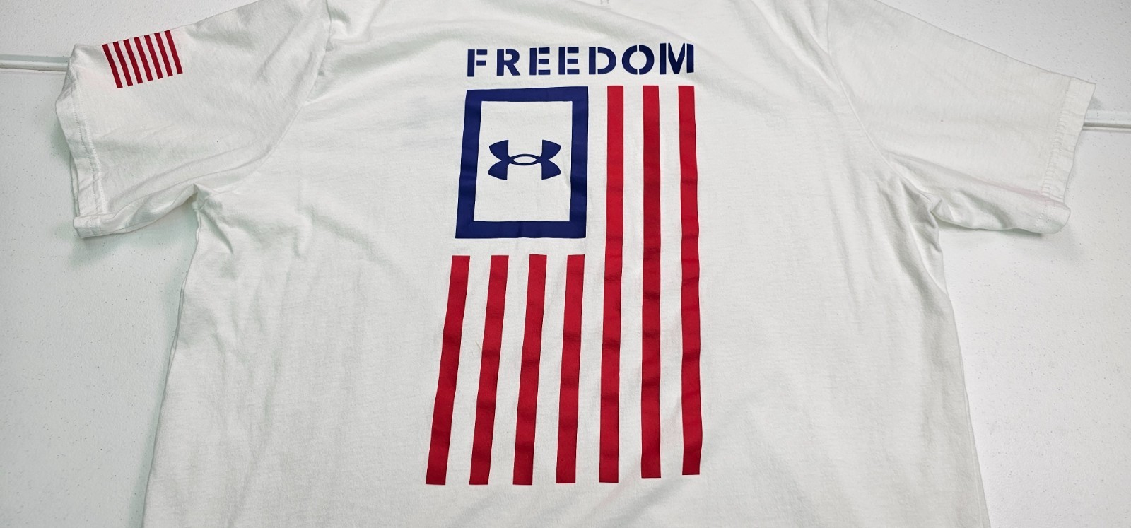 Under Armour Freedom Flag T Shirt Mens XL White Short Sleeve Patriotic Military