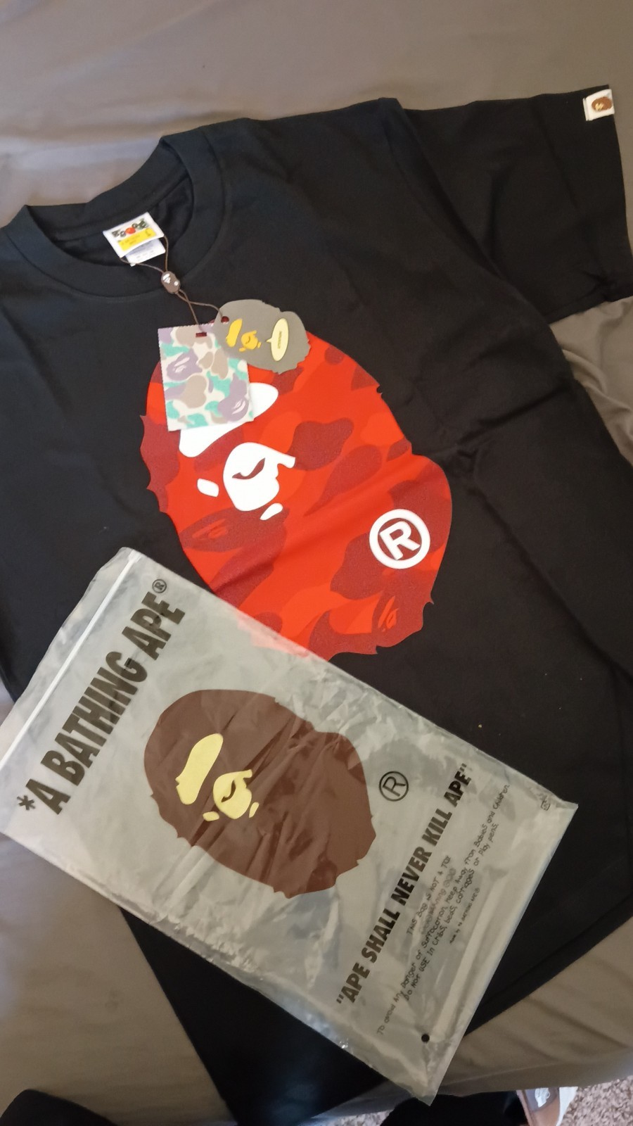 A Bathing Ape BAPE Men’s Black/Red Ape Head Graphic Logo Crew Neck Tee Size L