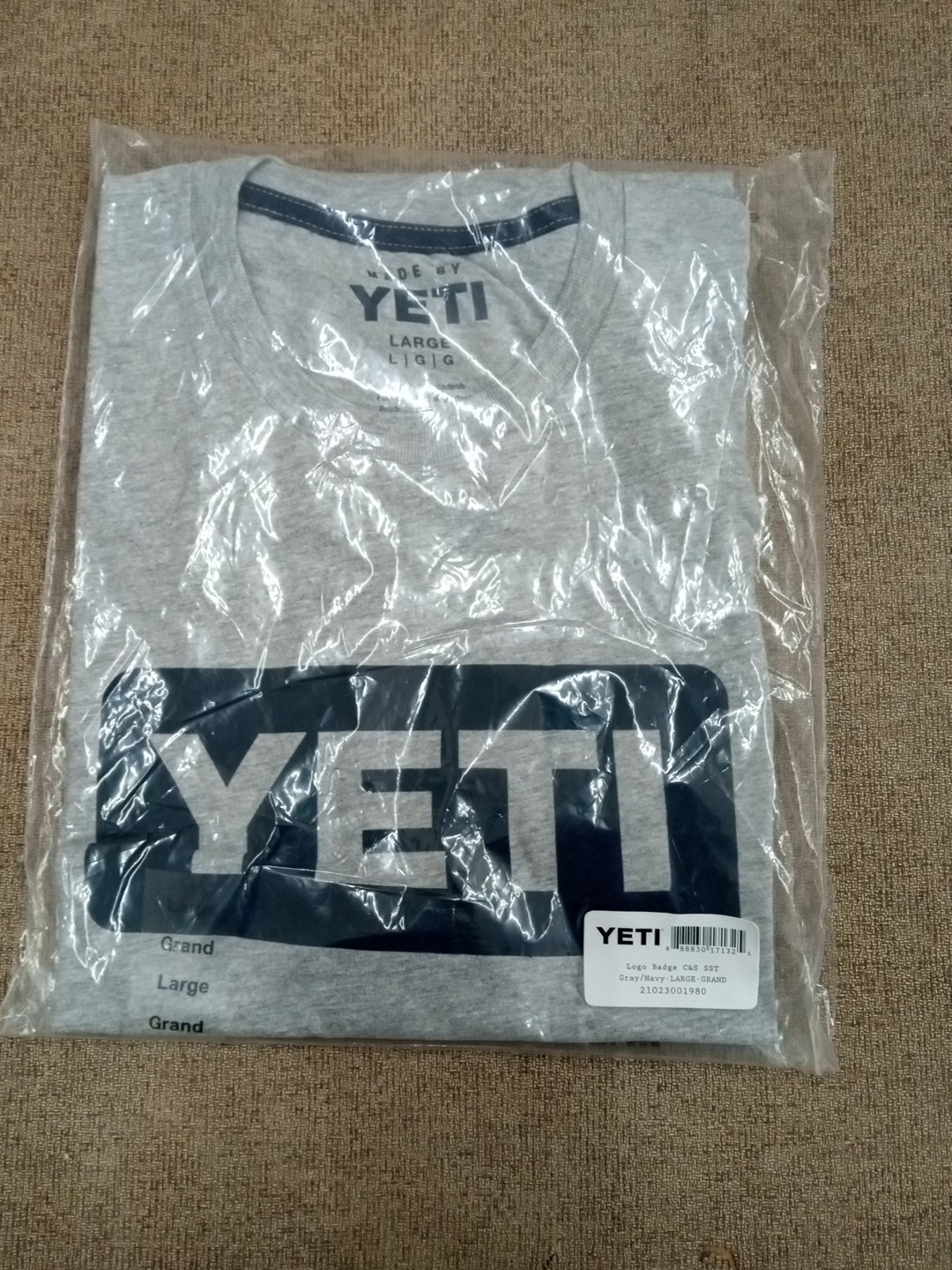 Yeti Short Sleeve T-shirt Size L Gray/Navy New FREE SHIPPING