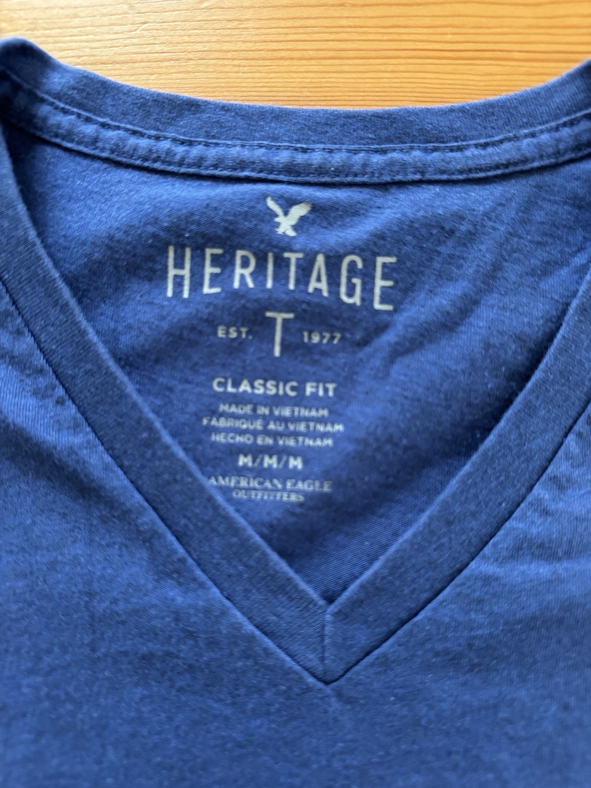 American Eagle Men’s Heritage Classic Fit V-Neck Short Sleeve T-Shirt M Blue
