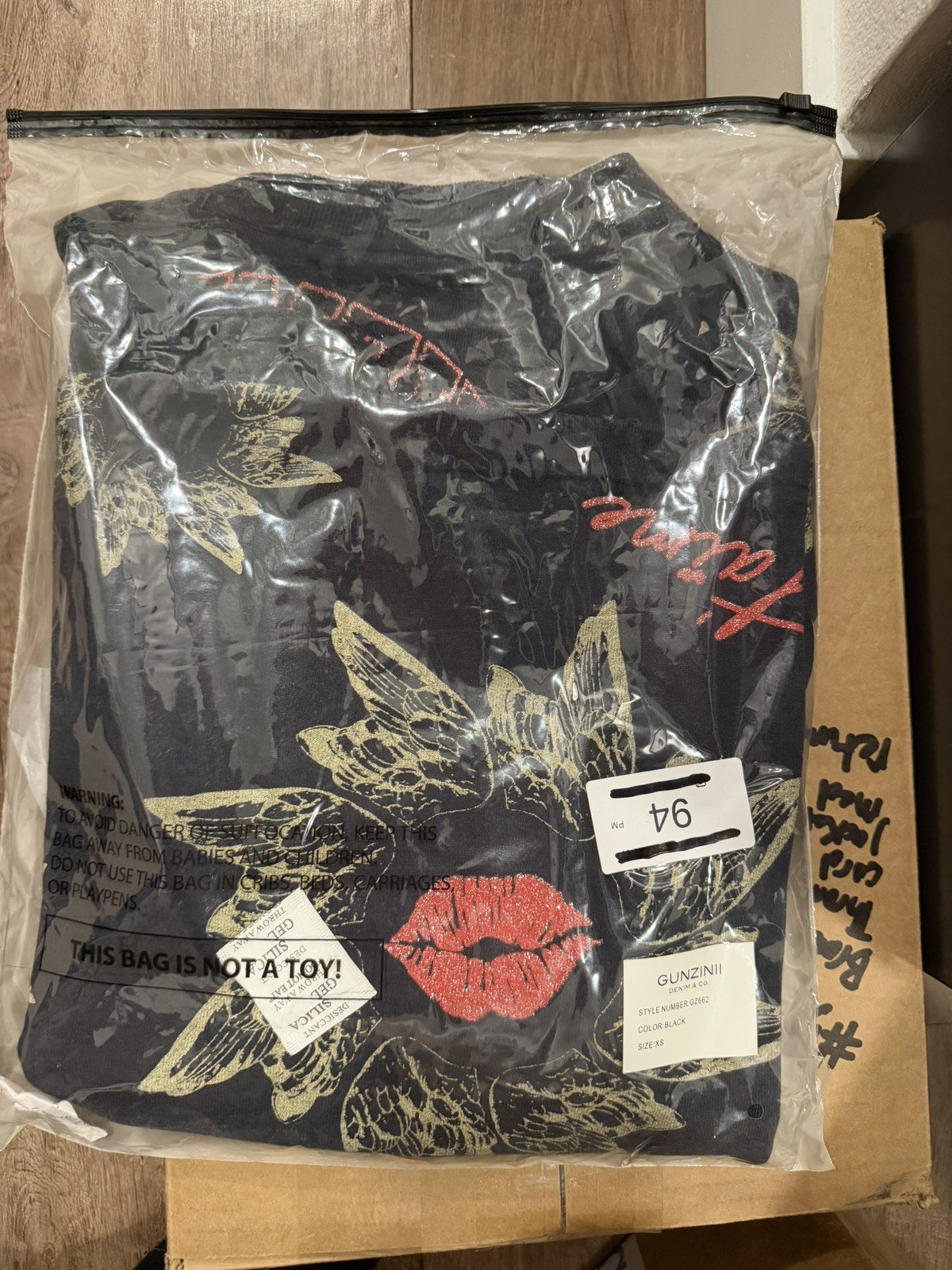 Gunzinii Heavy T-shirt XS Distressed “I Love You” Rhinestones Glitter Kisses