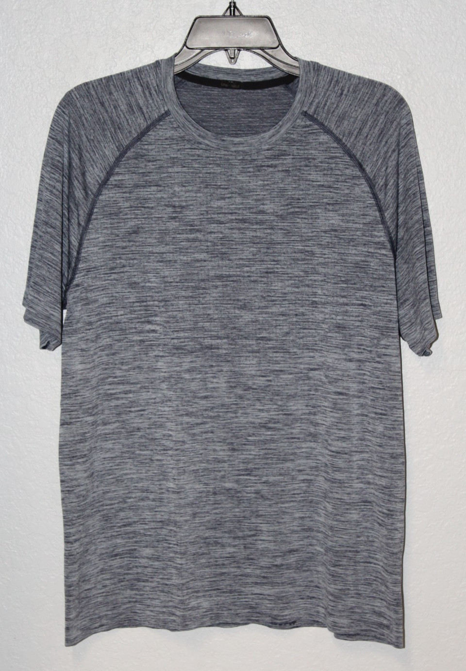 Rhone Reign Shirt Men MEDIUM Gray Performance Moisture Wick Active (20″ Pit)