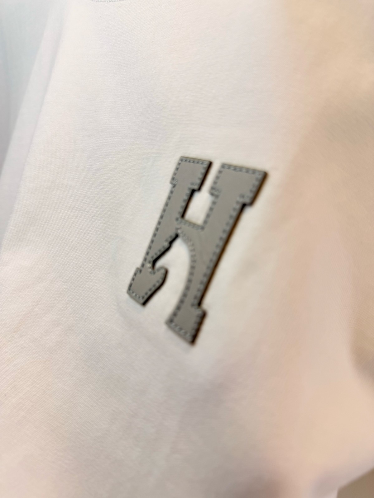Hermes Men’s white round-neck short-sleeved shirt