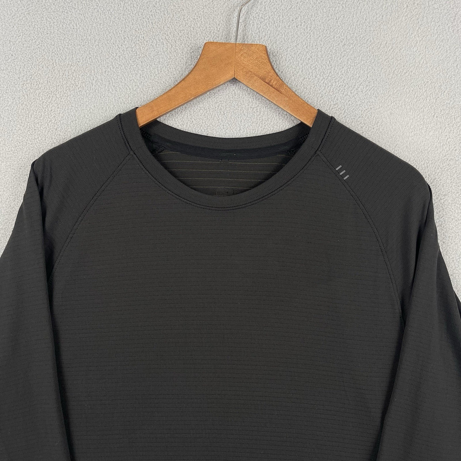 Lululemon Shirt Mens Large Black Long Sleeve Lightweight Athleisure Logo Stretch