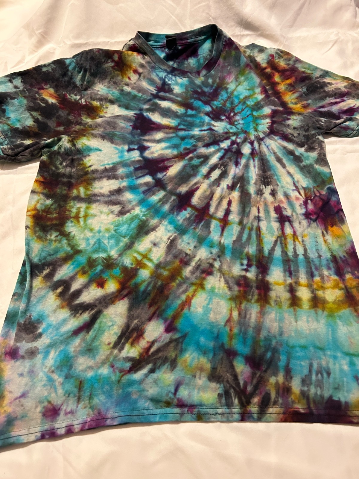 Moonbeam Tie Dye Large Anvil by Gildan T-shirt Spiral Blue Purple and Black #637