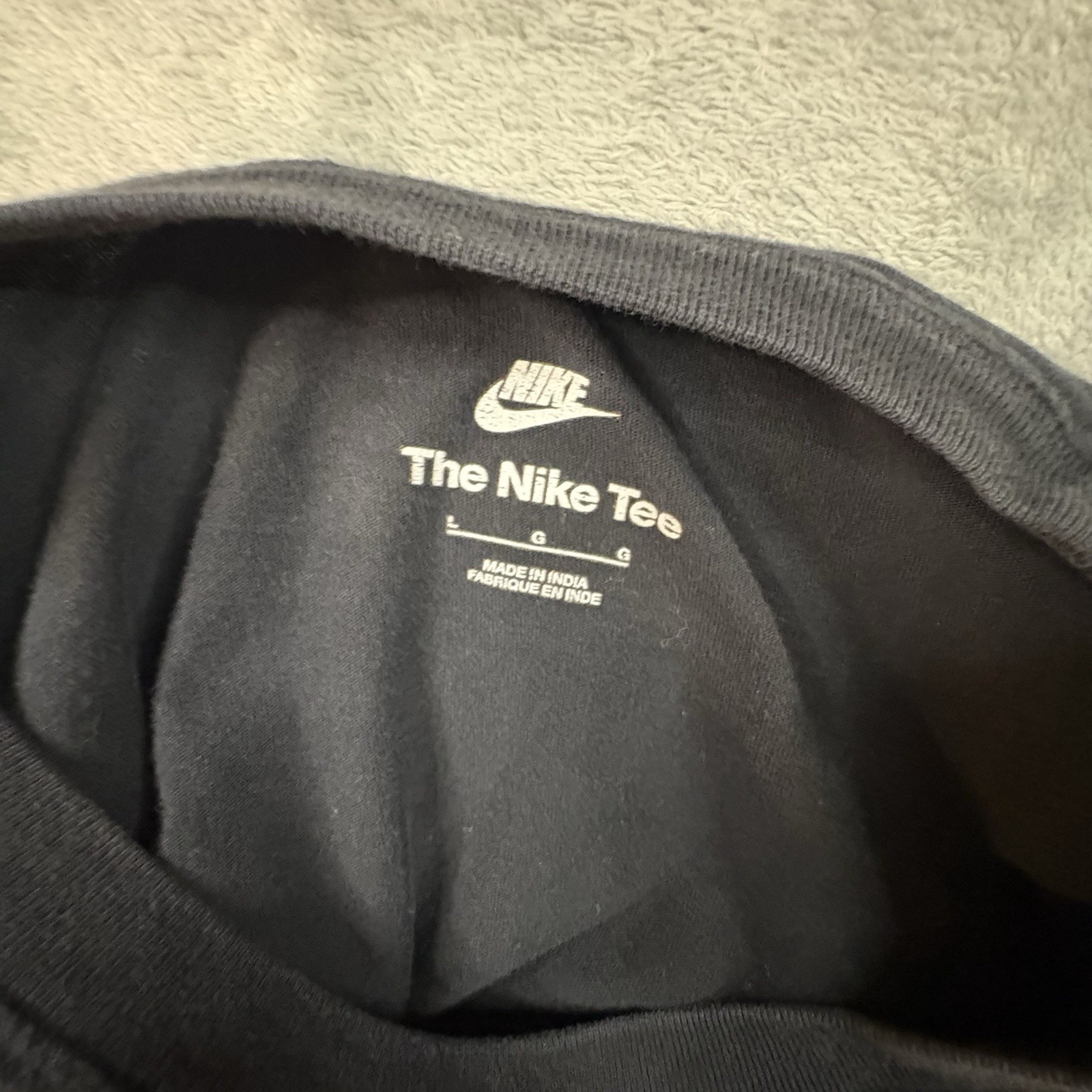 LOT OF 2 Men’s L Black & Green Nike T Shirts SEE DESCRIPTION