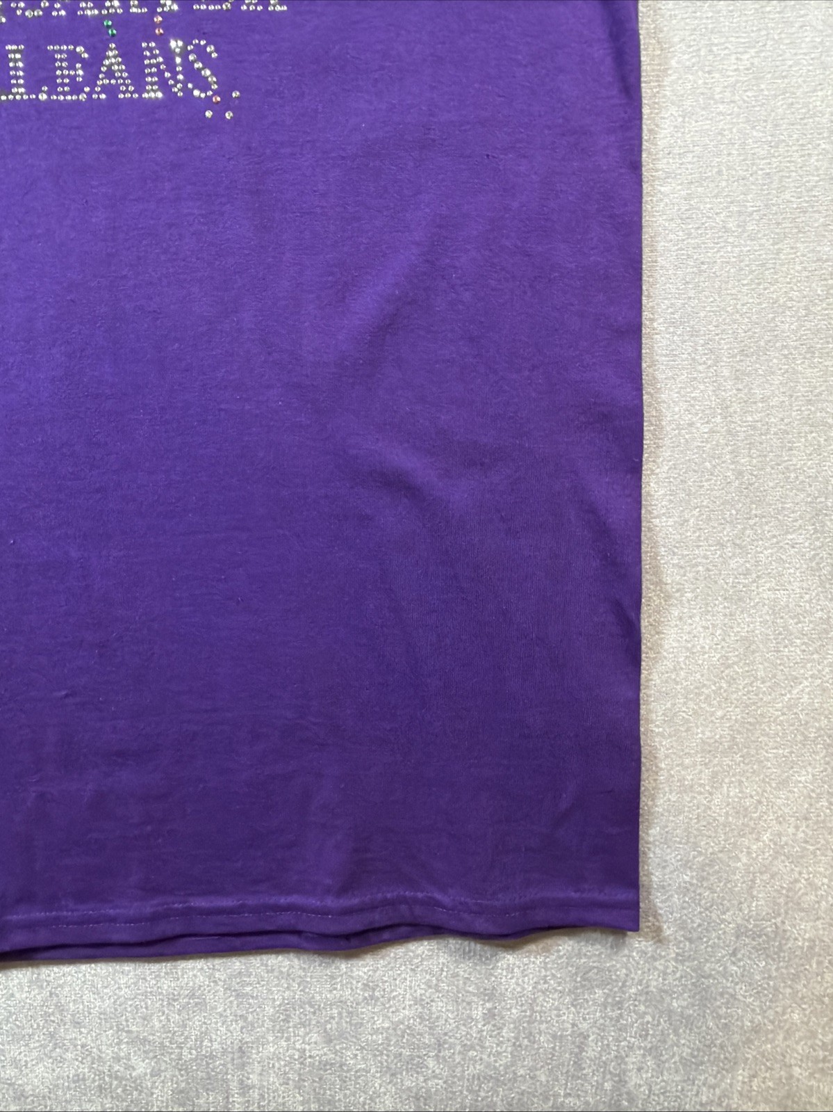 *NWT New Orleans French Quarter Studded Design T-shirt Size M Purple