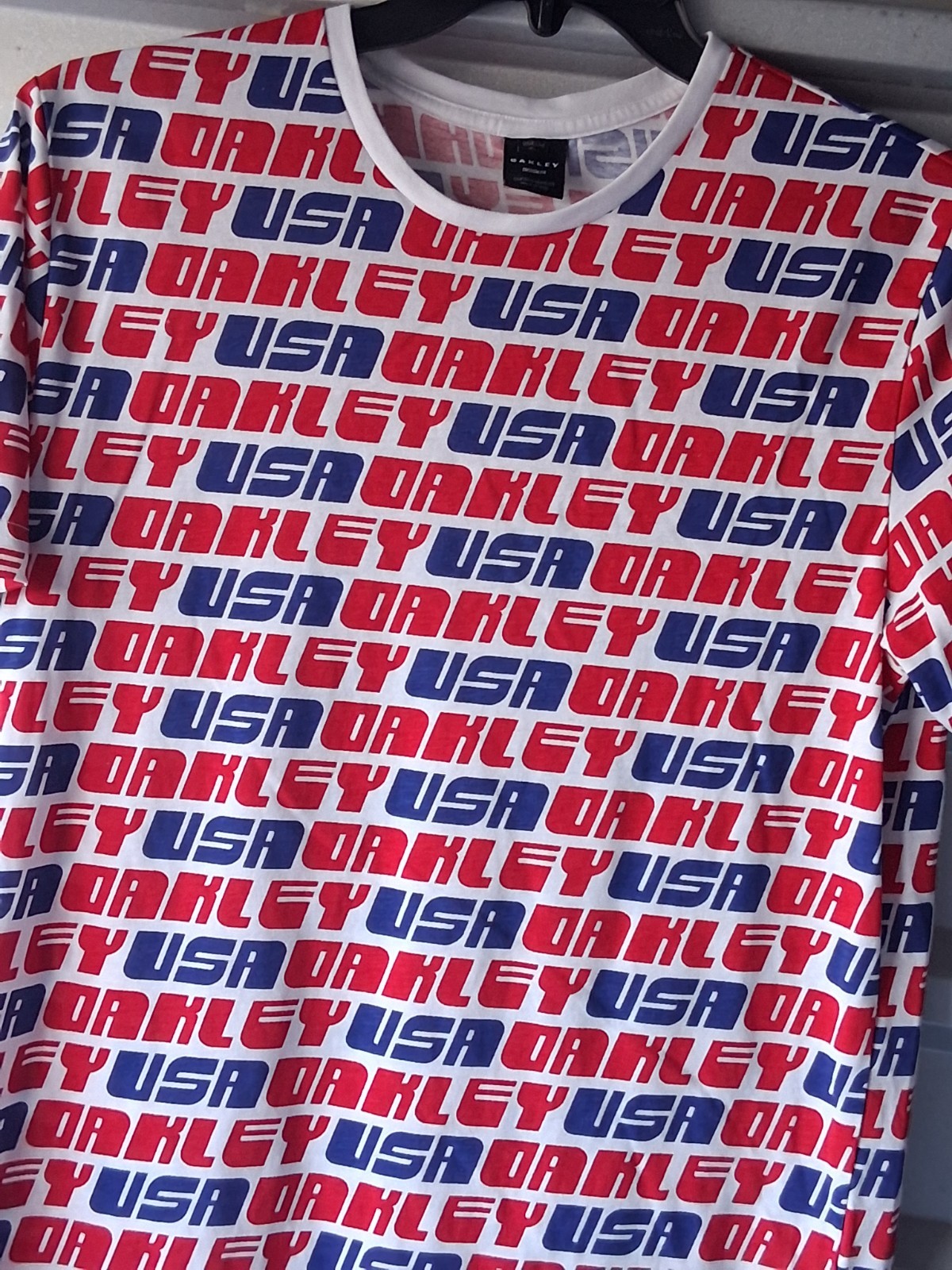Oakley Shirt Mens Medium Red Blue Allover AOP USA Custom Fit Graphic 90s Vintage