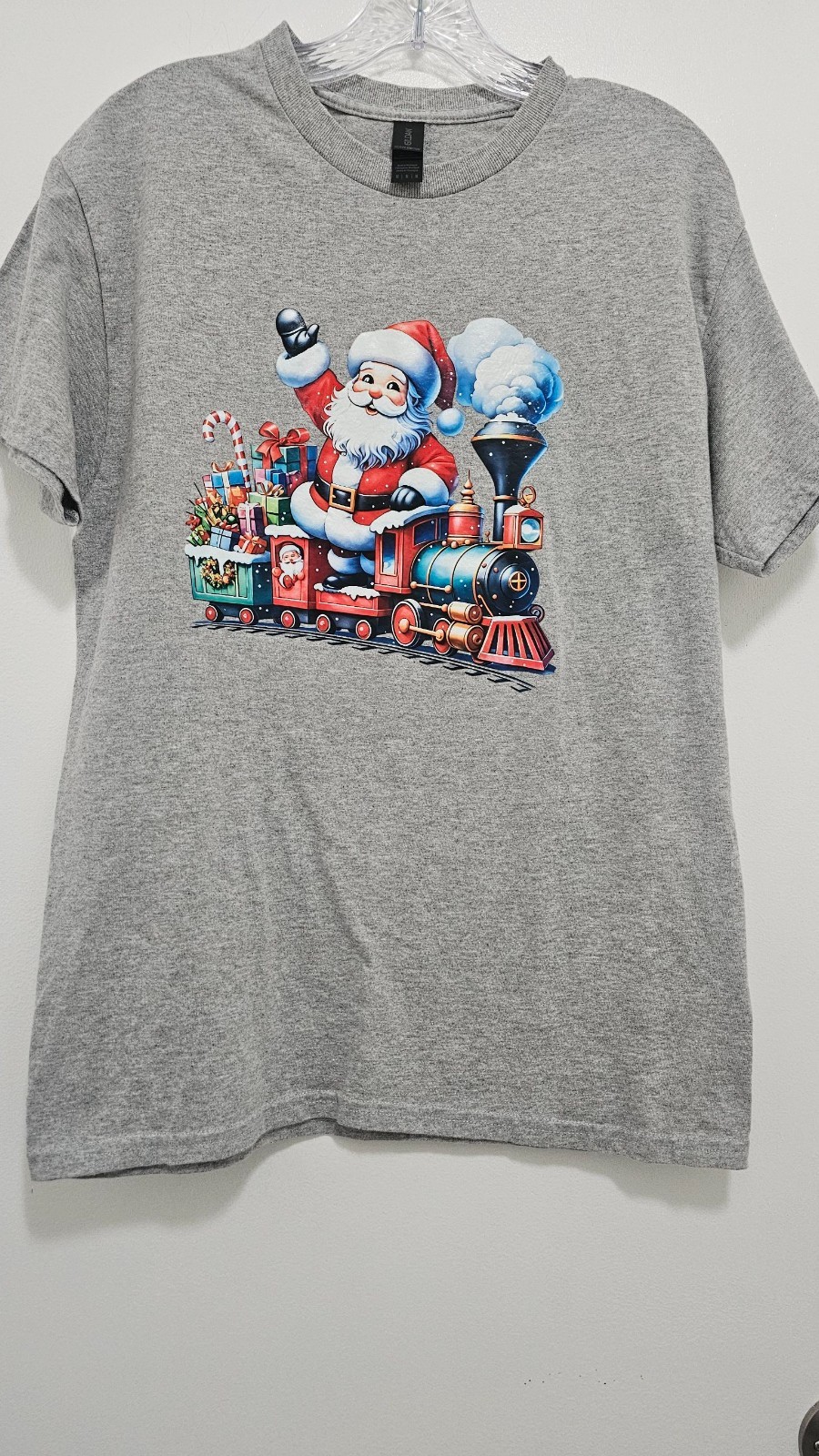 Gildan Christmas Santa Claus on Train Graphic T-Shirt Gray Men’s Size Medium