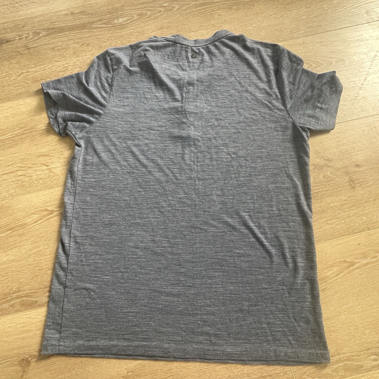 01 Algo Performance Merino Wool Henley Shirt Mens Medium Gray Short Sleeve