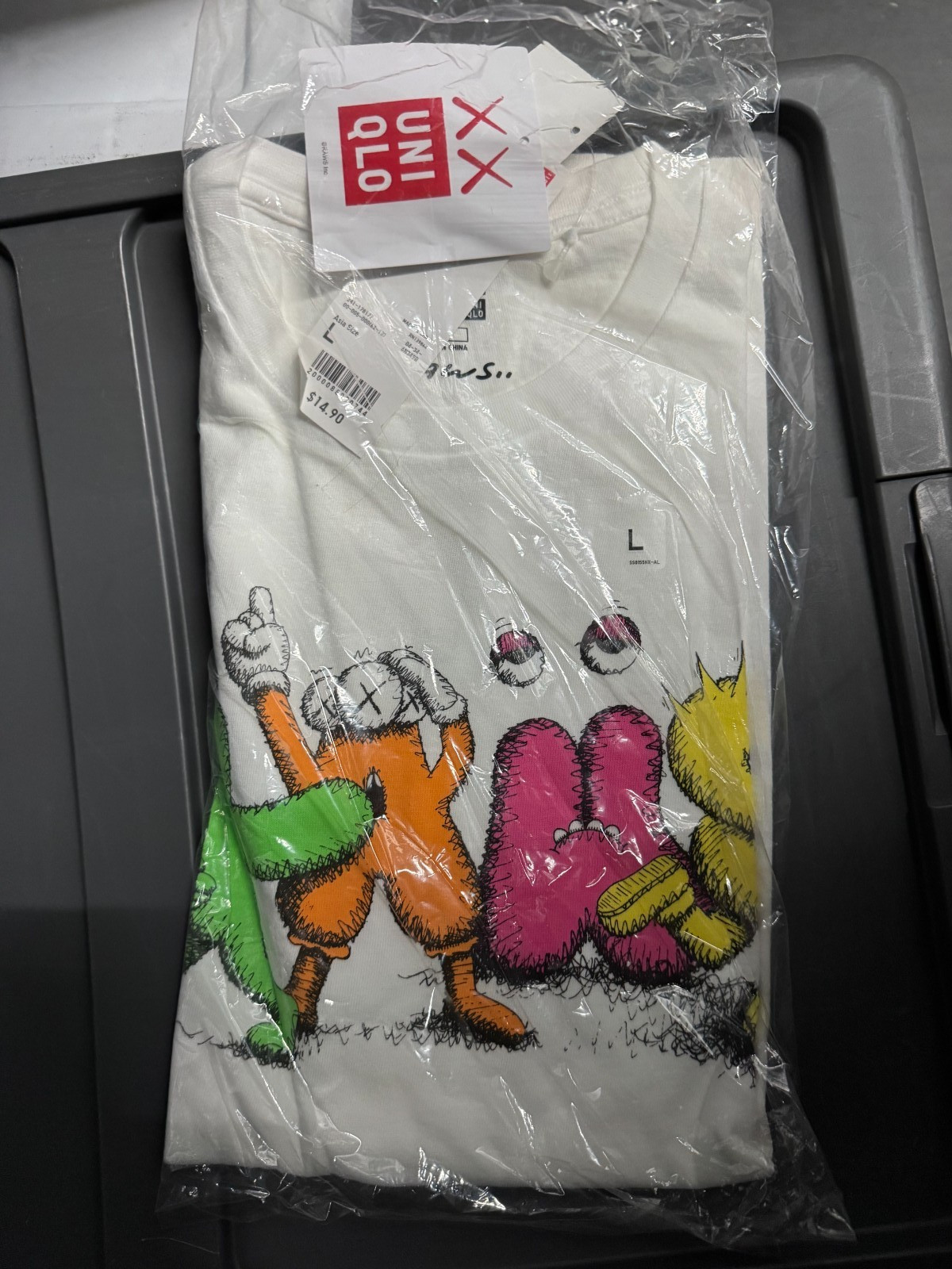 Uniqlo x Kaws Logo Tee Size L (Fits like US Size M)