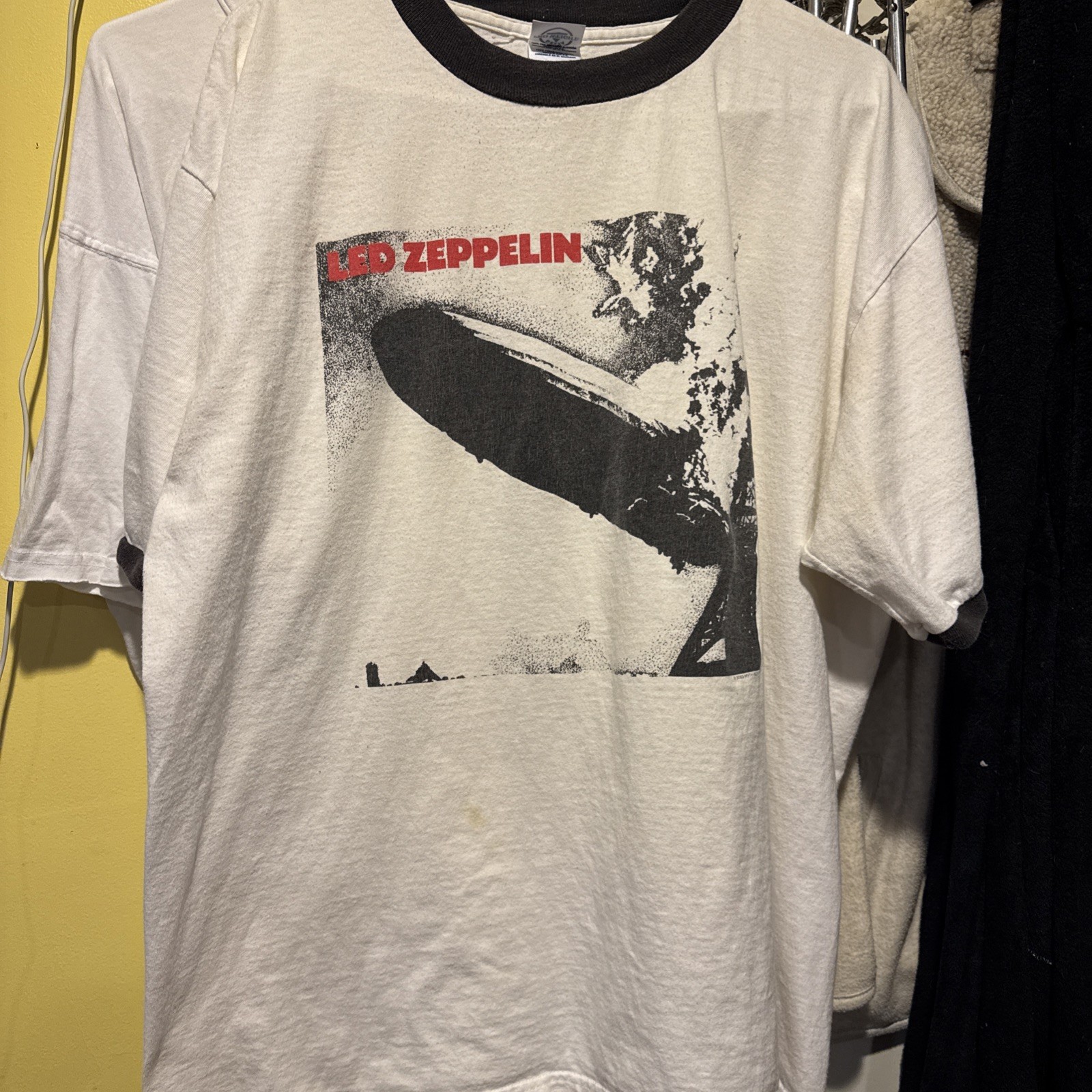 Vtg 2003 LED ZEPPELIN Blimp Tshirt Myth Gem Ltd Rock & Roll Concert Sz XL
