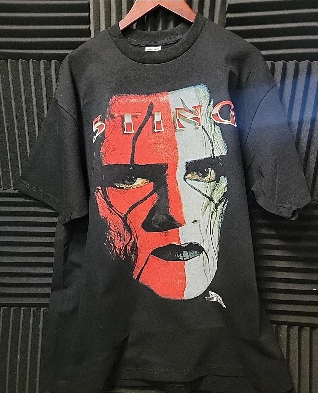 BIG FACE STING ON A SHAKA HEAVYWEIGHT GARMET SHIRT “MODERN”