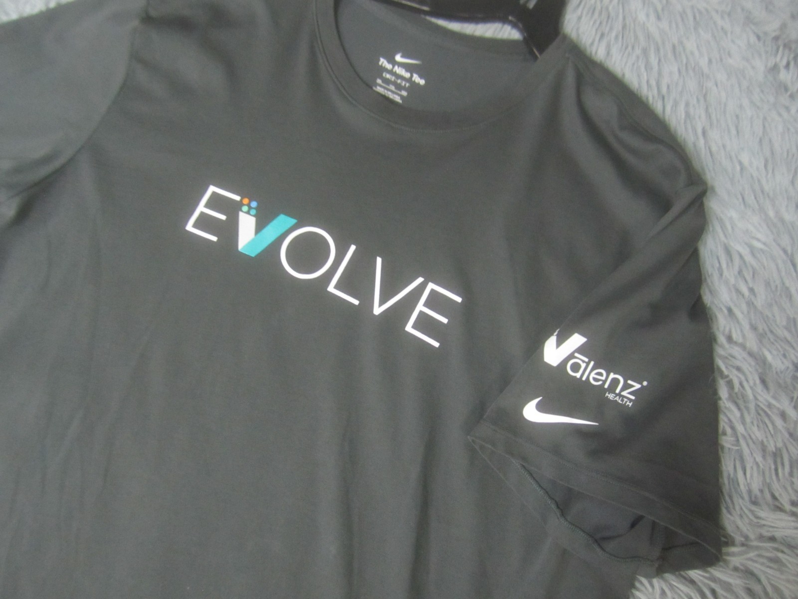 Nike Shirt Mens 2XL Gray EVOLVE Short Sleeve Dri-Fit Crew Neck Athletic