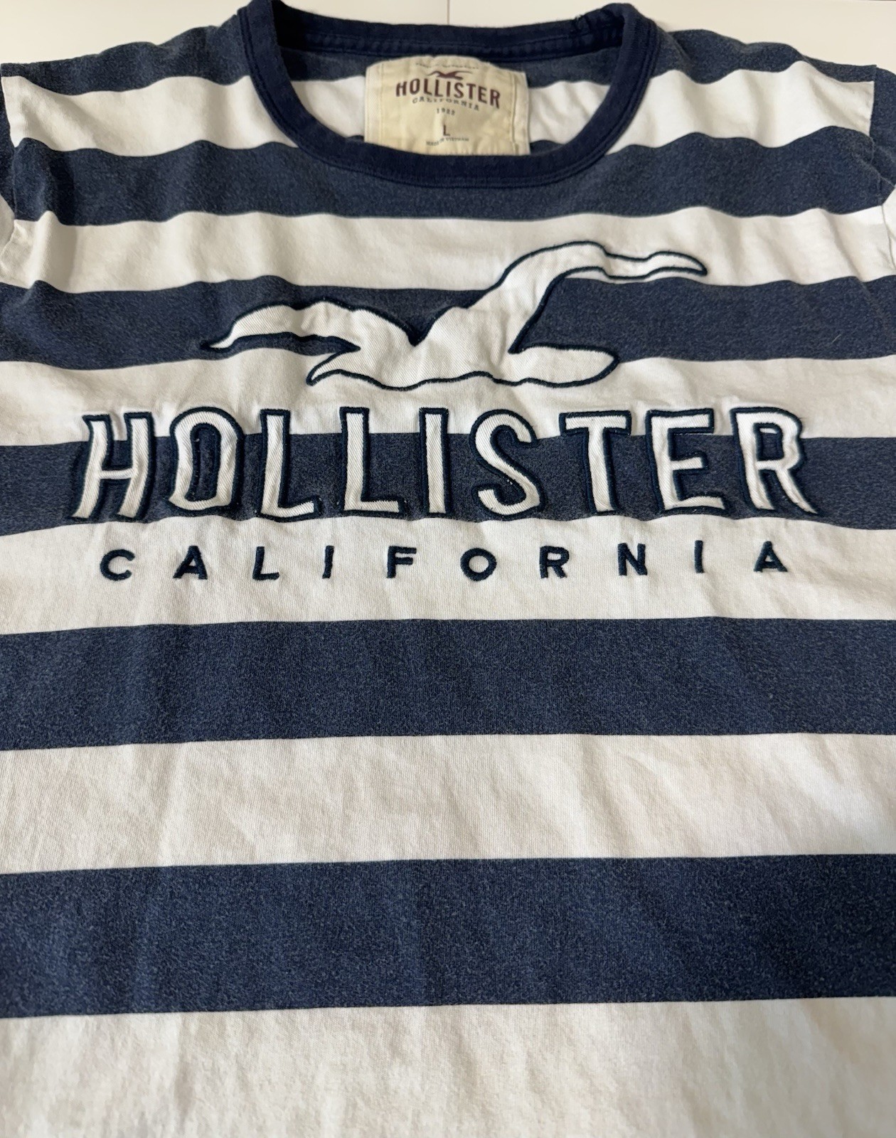 Hollister Men’s Navy Blue & White Striped Large T-Shirt Must Have Collection Y2K