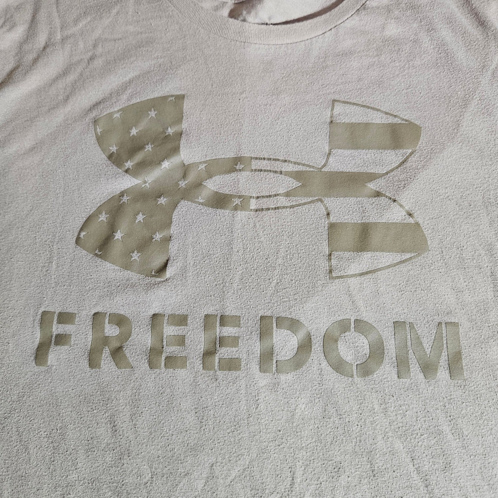 Under Armour Mens Freedom Flag Graphic T-Shirt Tan Khaki Loose Fit 1370811 Large