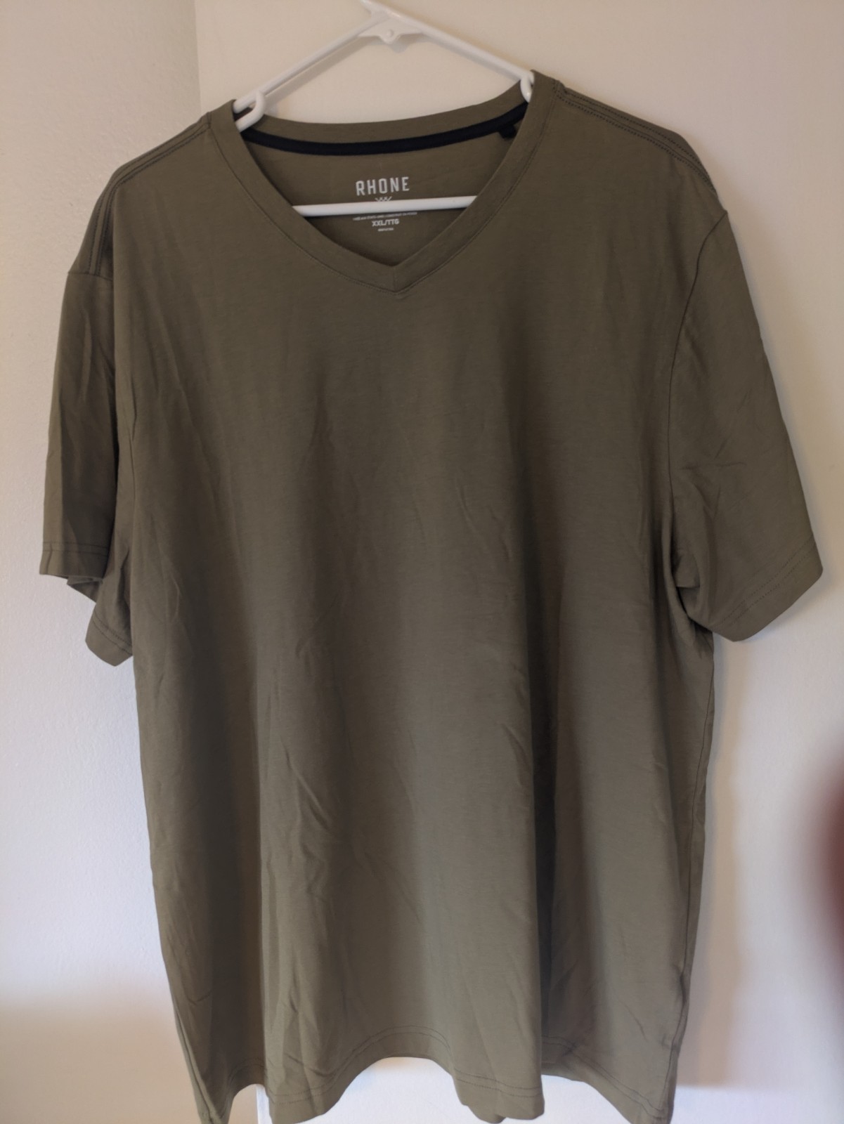 Rhone Men’s Green Solid V-Neck Short Sleeve T-Shirt, Size XXL