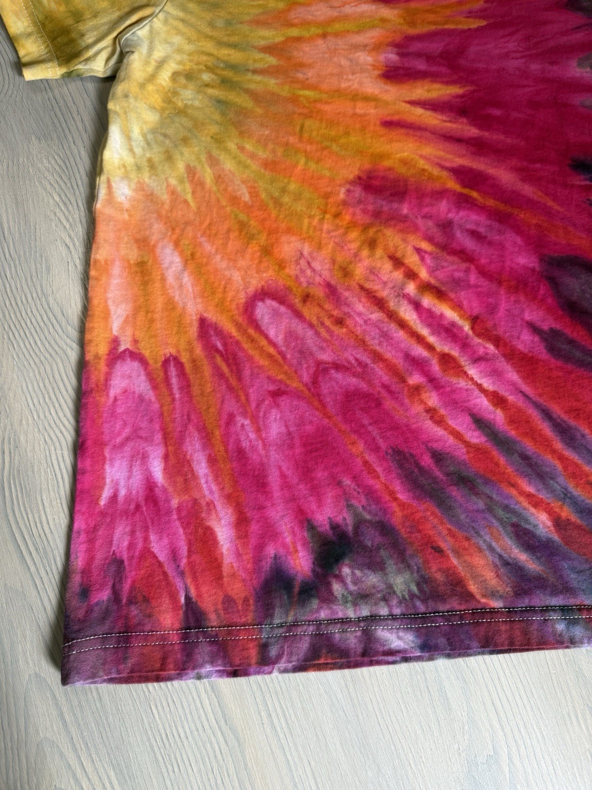 Ice Dyed T Shirt Sunburst Pattern Starburst Candy Color Inspired Size L Runs Sm