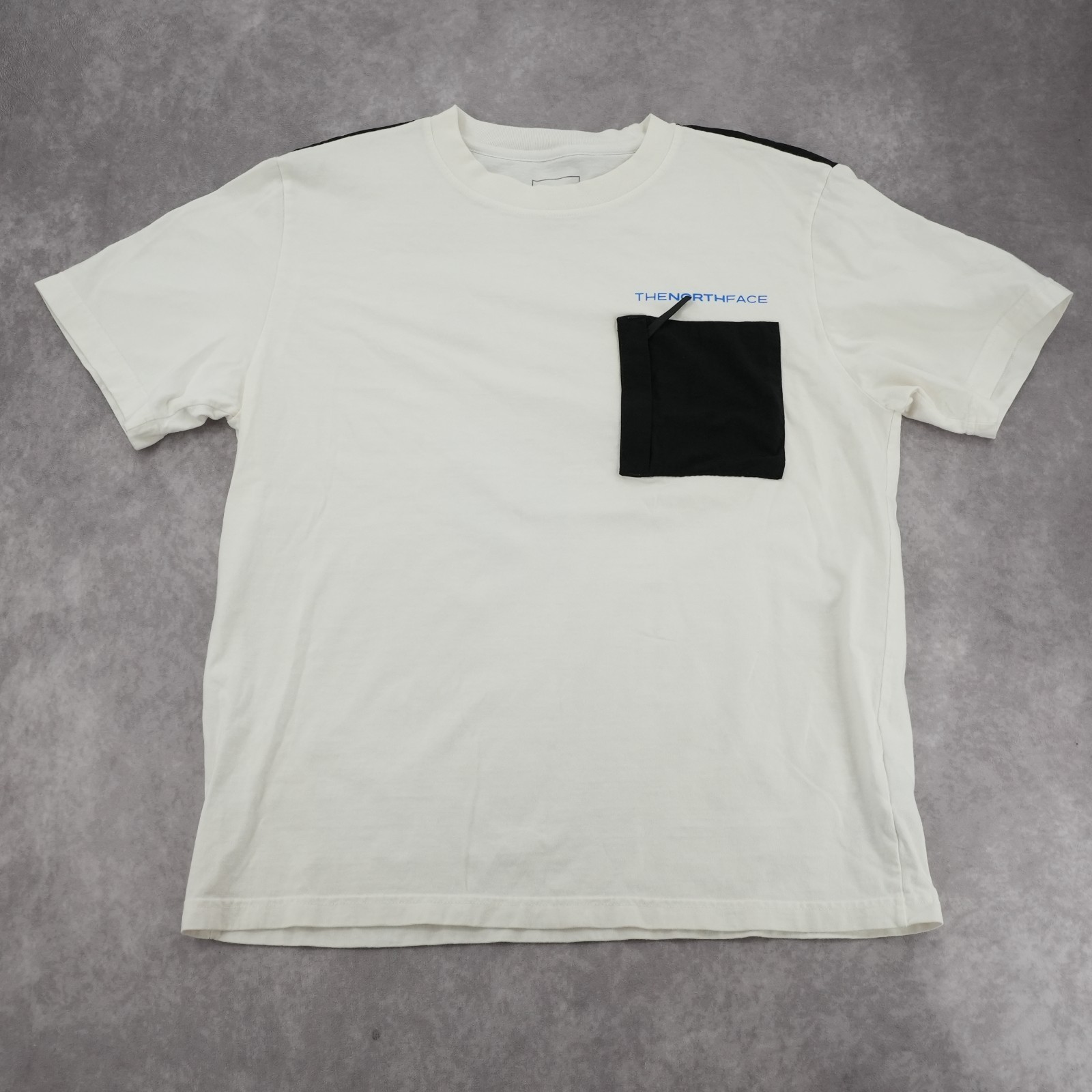 The North Face Pocket T Shirt Men’s Large White Black Patch Pocket Casual Tee