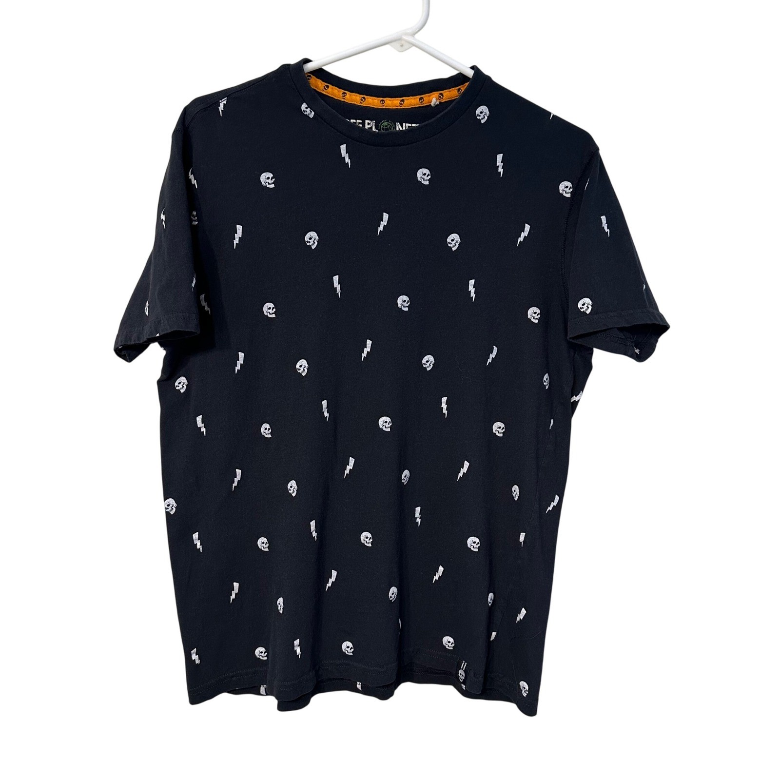 Free Planet Mens Black Skull Lightning Bolt Print Short Sleeve T-Shirt