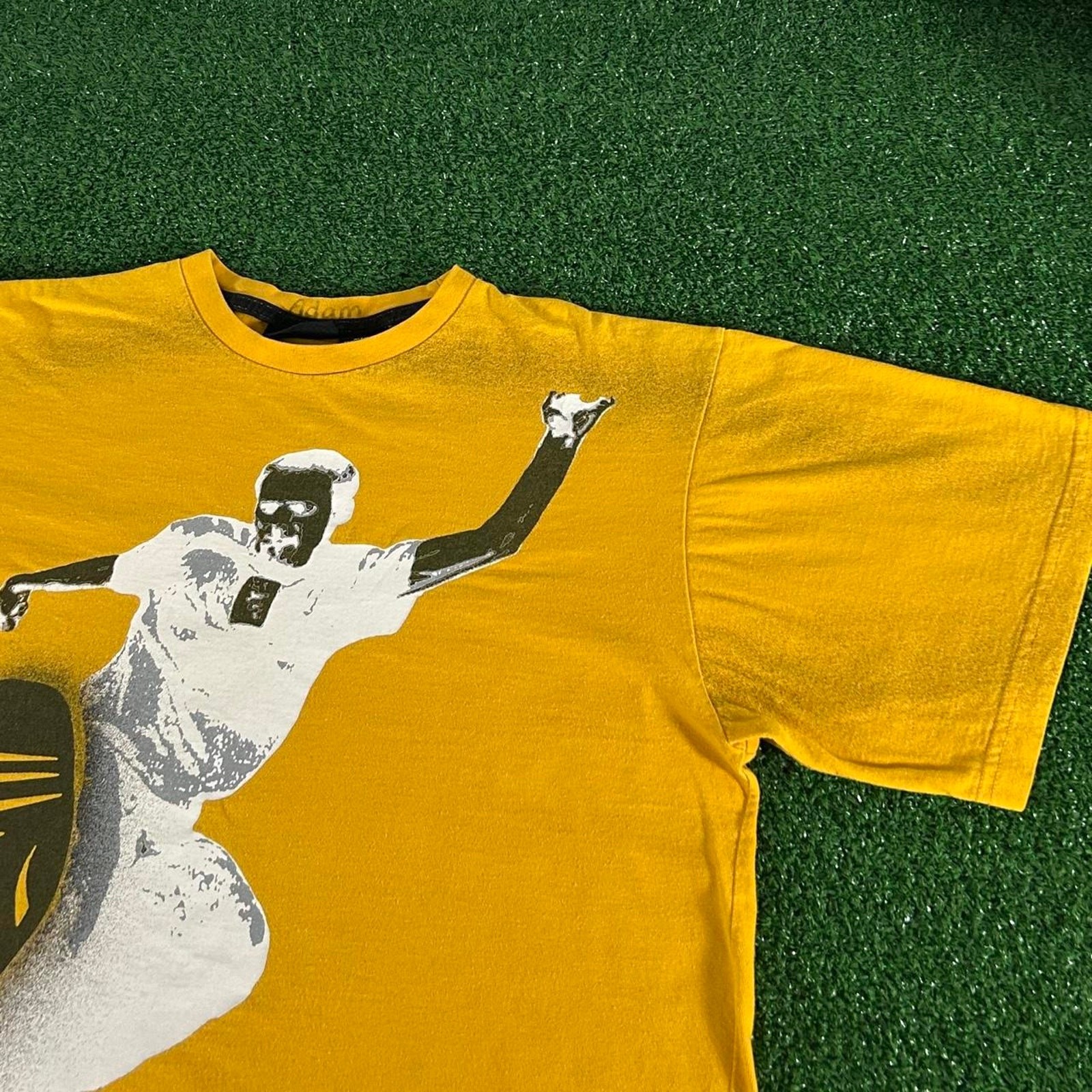Vintage Y2K No Boundaries Kick It Skater Graphic Tshirt Size L Obscure