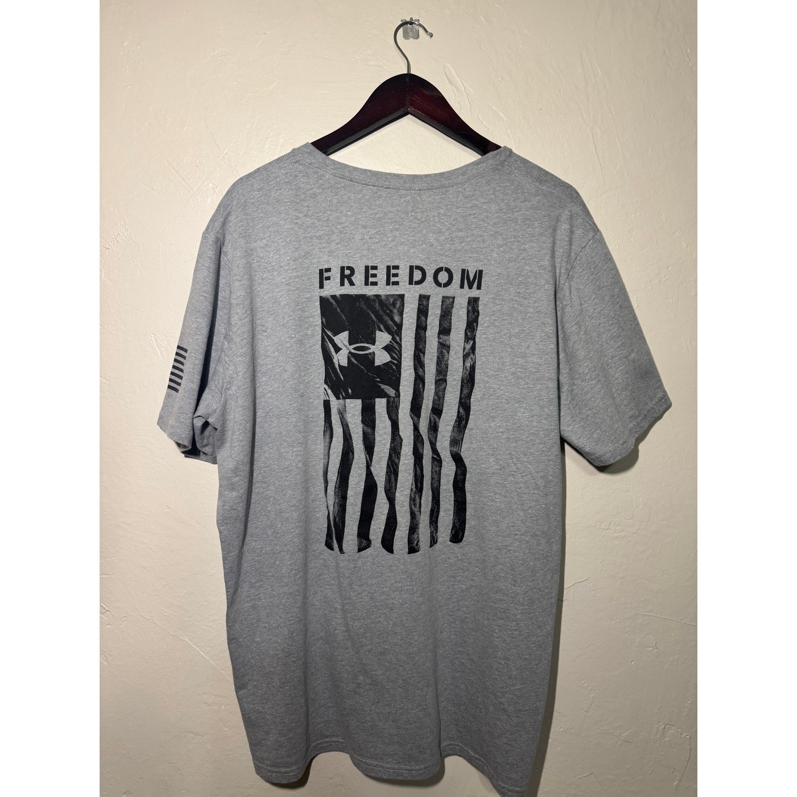 Under Armour Freedom Flag T-Shirt Mens 2XL Gray Heathered Short Sleeve Loose Fit