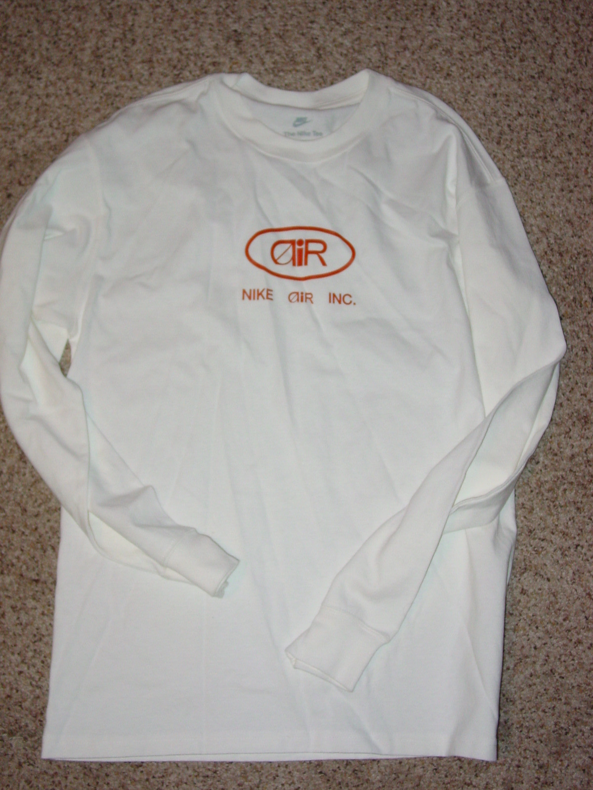 Mens Nike Graphics Sportswear FJ1087-133 Longsleeve Air, Inc. White Shirt Size S