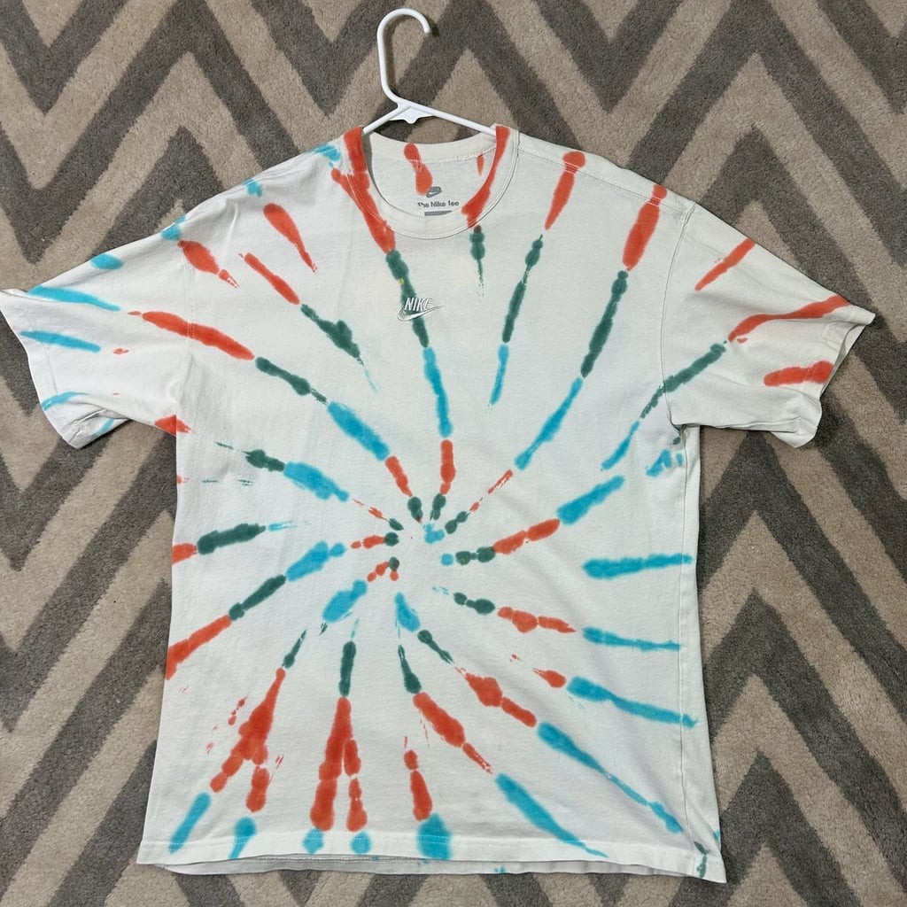 Nike Sportswear Premium Essentials Max90 Tie-Dye Embroidered Logo T-Shirt