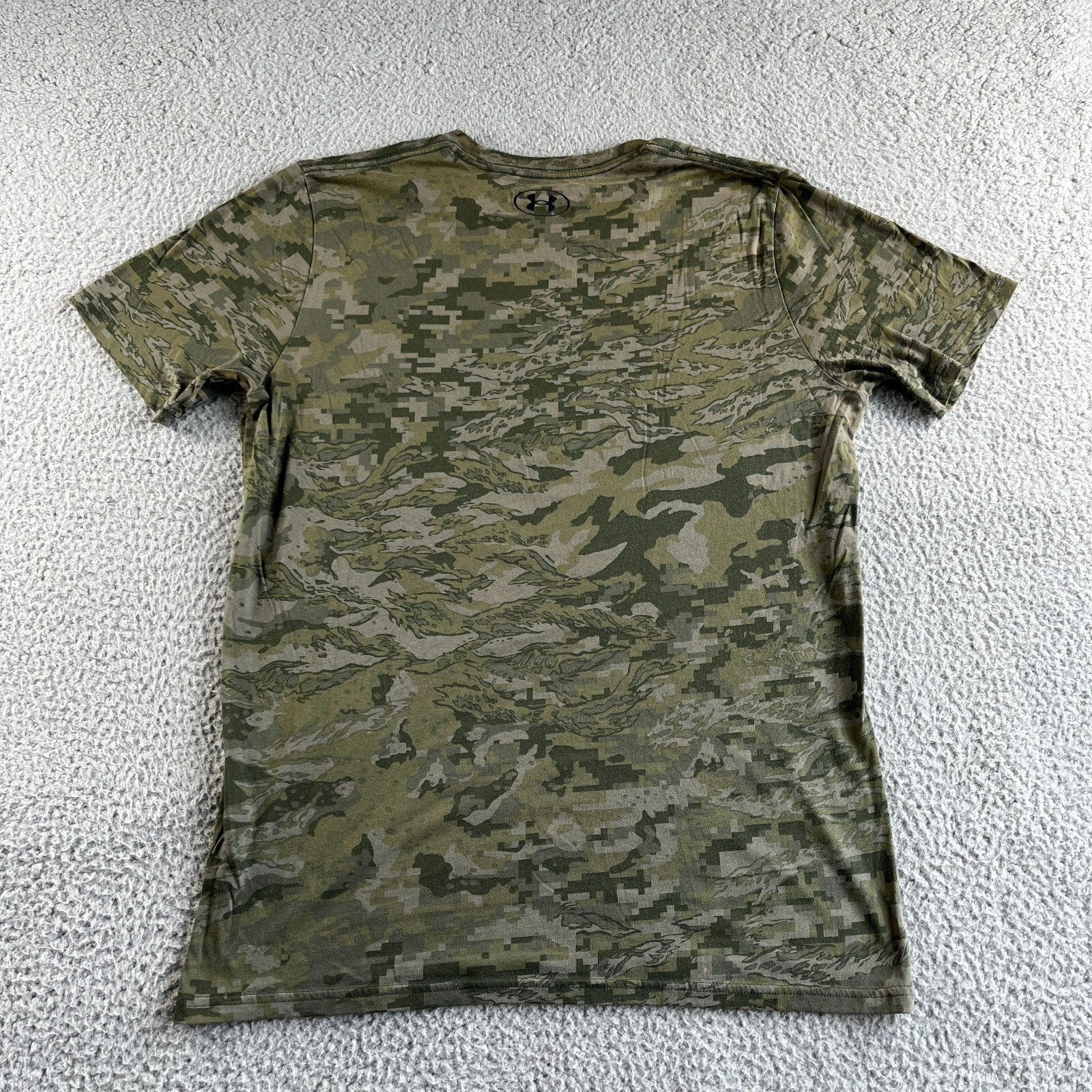 Under Armour T Shirt Mens Medium Green Camo Loose Casual Outdoor Military Army