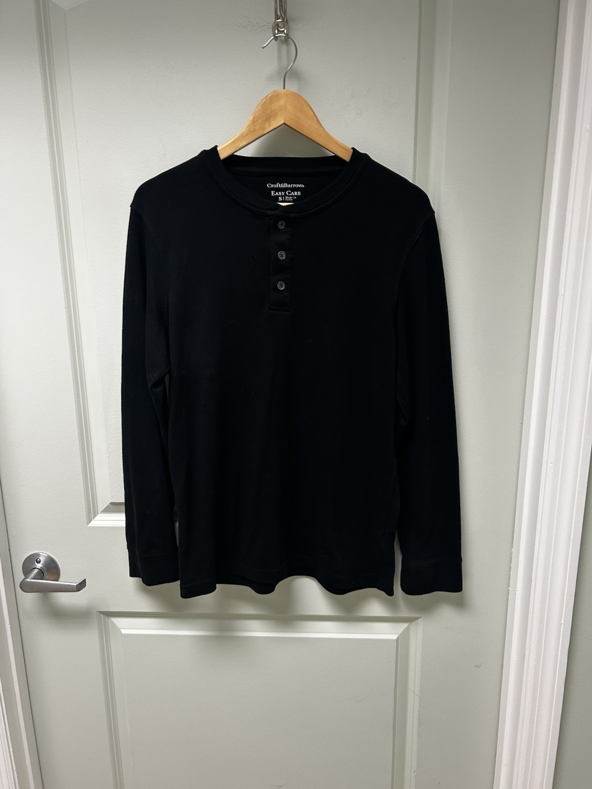 Croft & Barrow Men’s Black Henley Long Sleeve Shirt Easy Care Size Small T-5