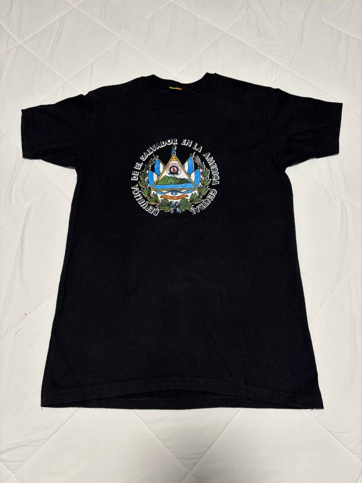 Vintage El Salvador Coat of Arms Souvenir T-Shirt Size M Travel Vacation Flag