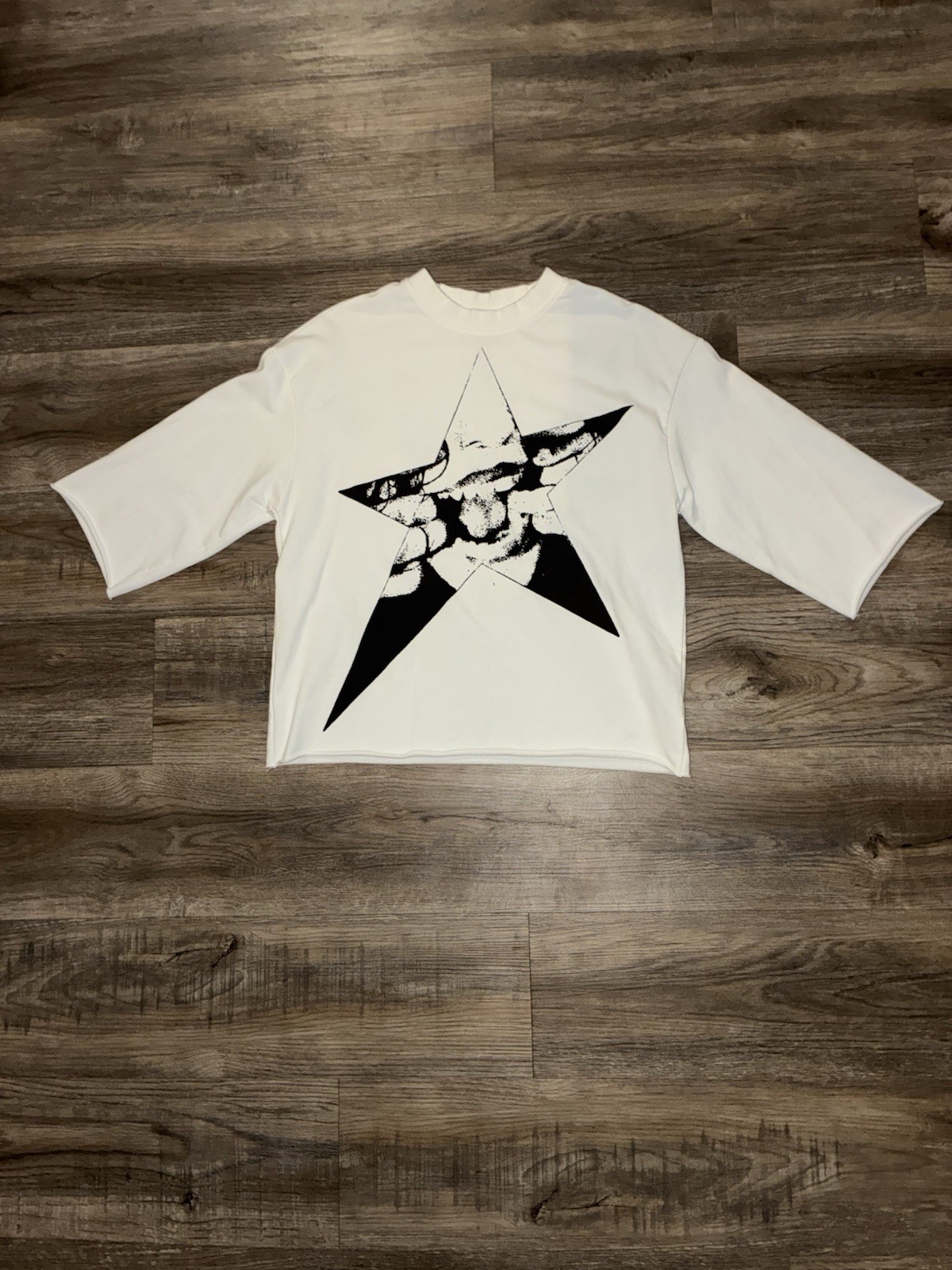 Syndicate Cropped Tee Size Small White Half Sleeve T-Shirt