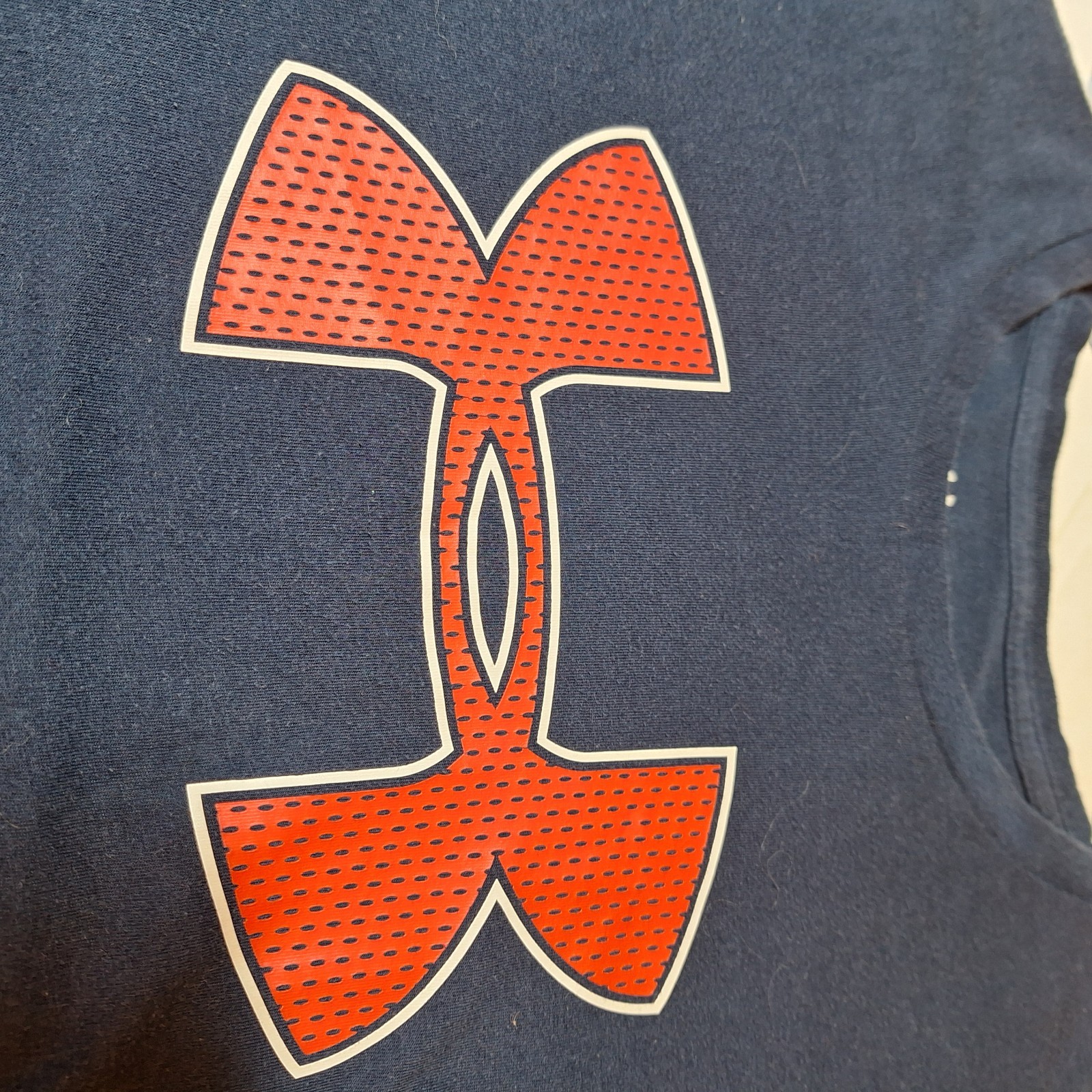 Under Armour Heatgear Athletic Navy Blue Red Logo Graphic Crewneck Tshirt Size M