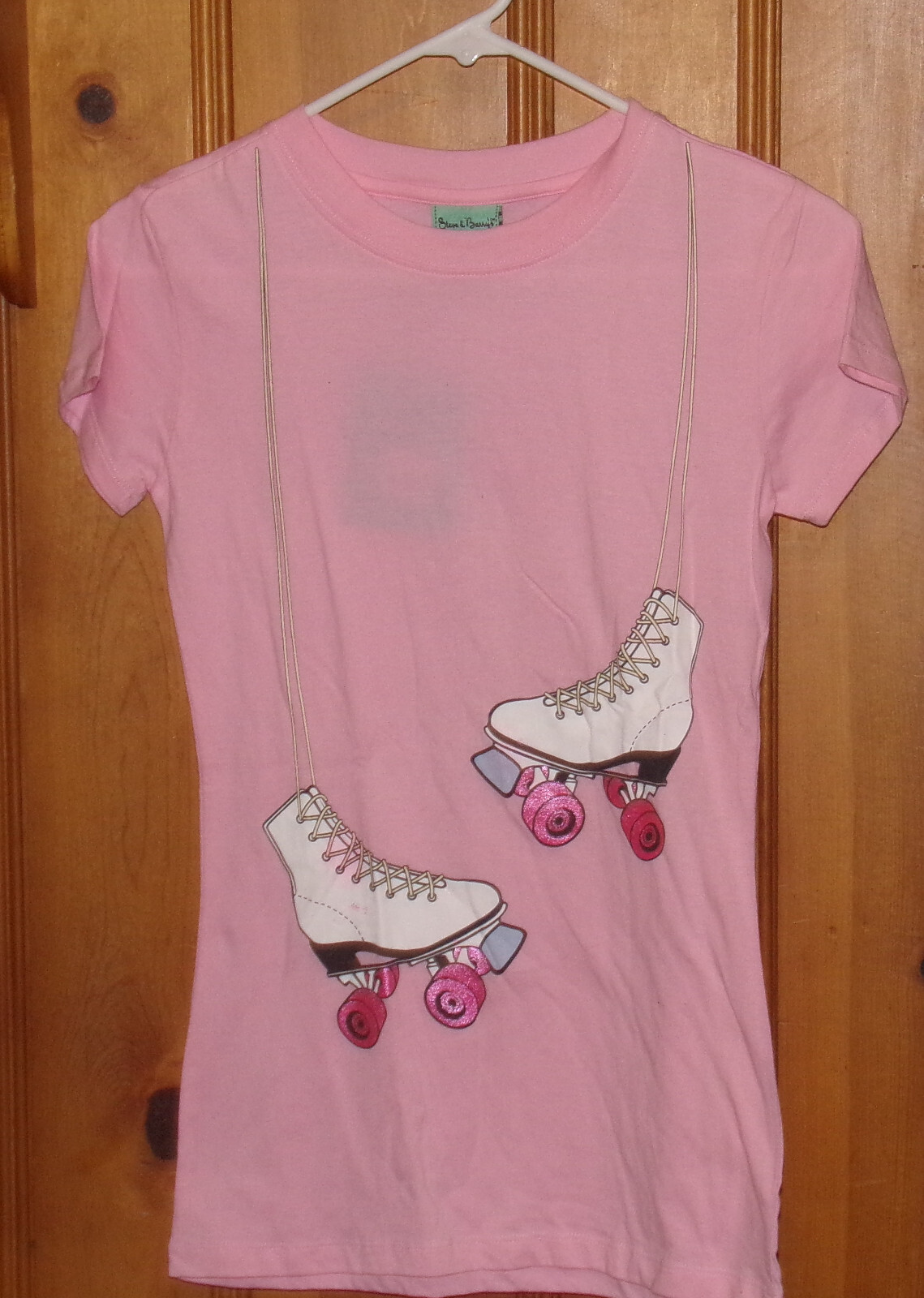 STEVE AND BARRY’S DESIGNER T-SHIRT WITH ROLLER SKATES