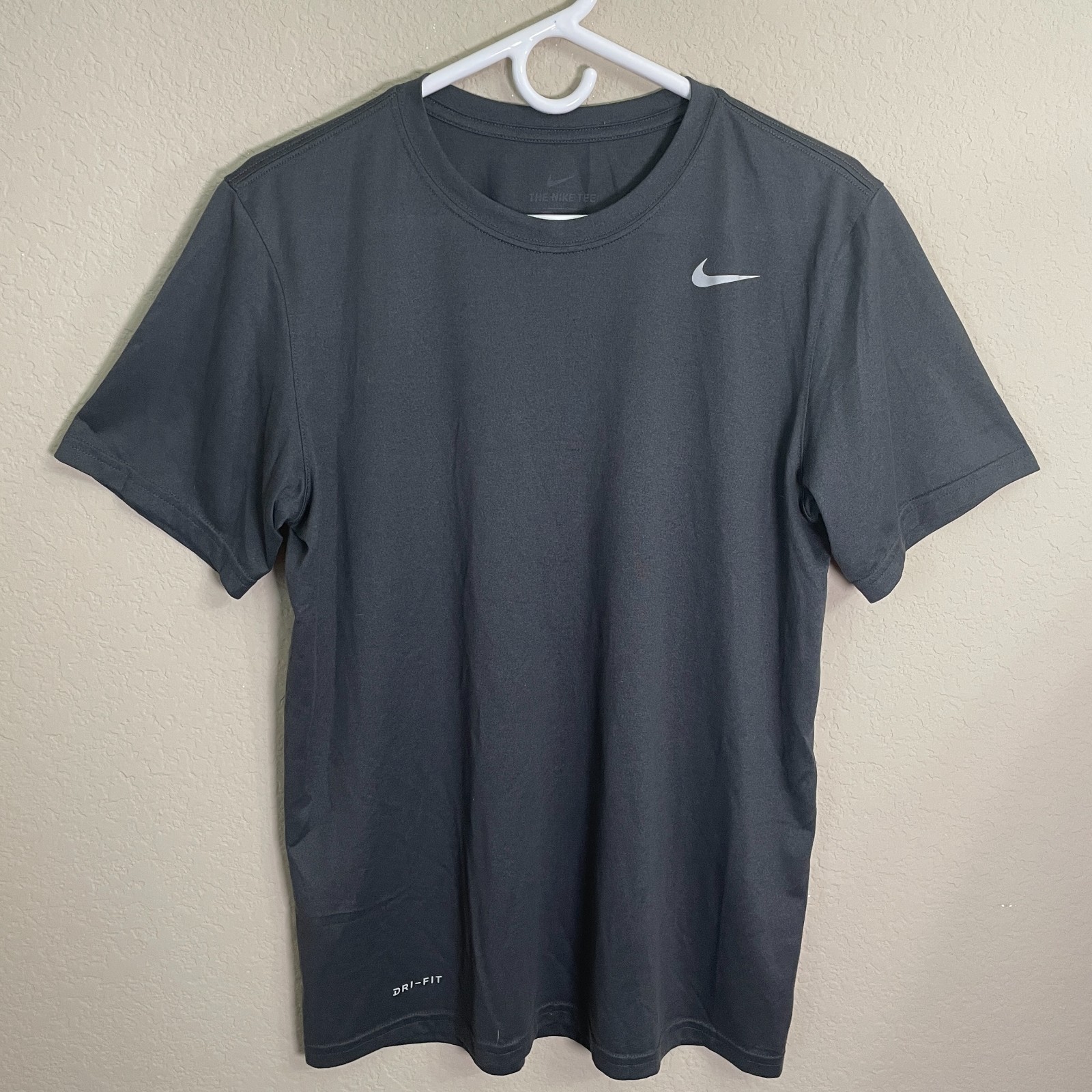 The Nike Tee Men’s M Dri-Fit Swoosh Gray Crewneck Short Sleeve T-Shirt
