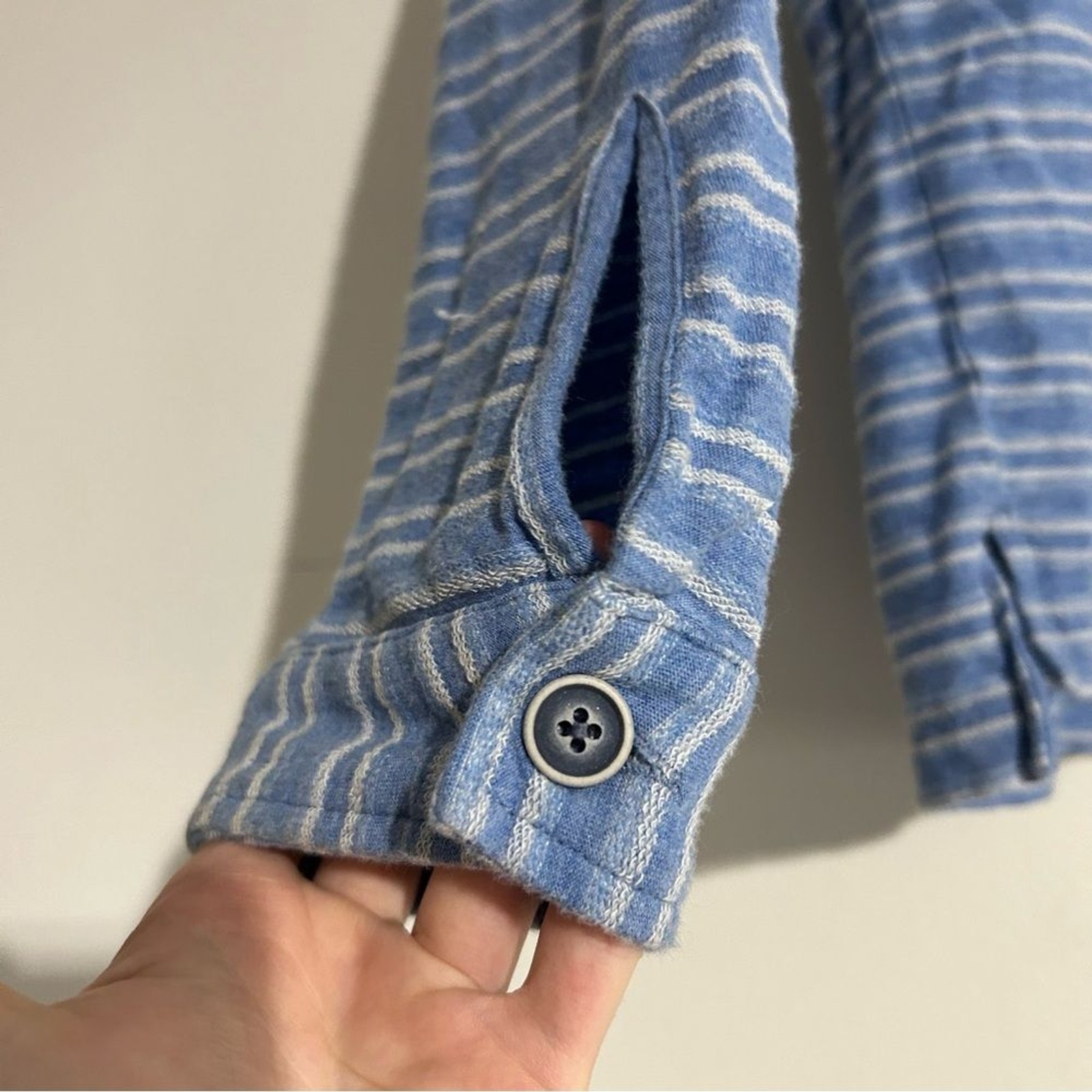 Johnnie-O Combs Henley Textured Knit Pullover in Lakeside Blue Stripe Coastal