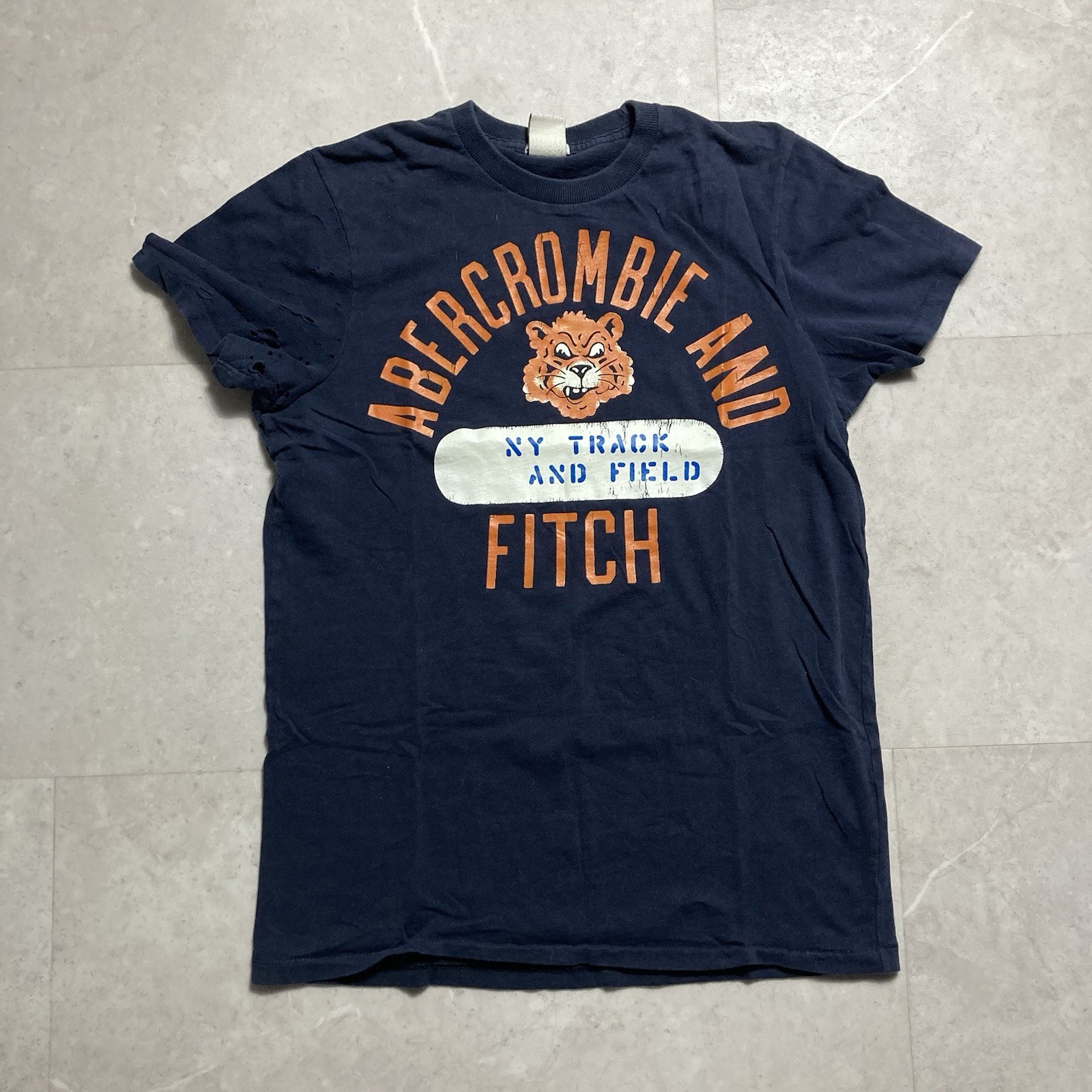 abercrombie & fitch ny track & field fabric distressed marathon tee size large