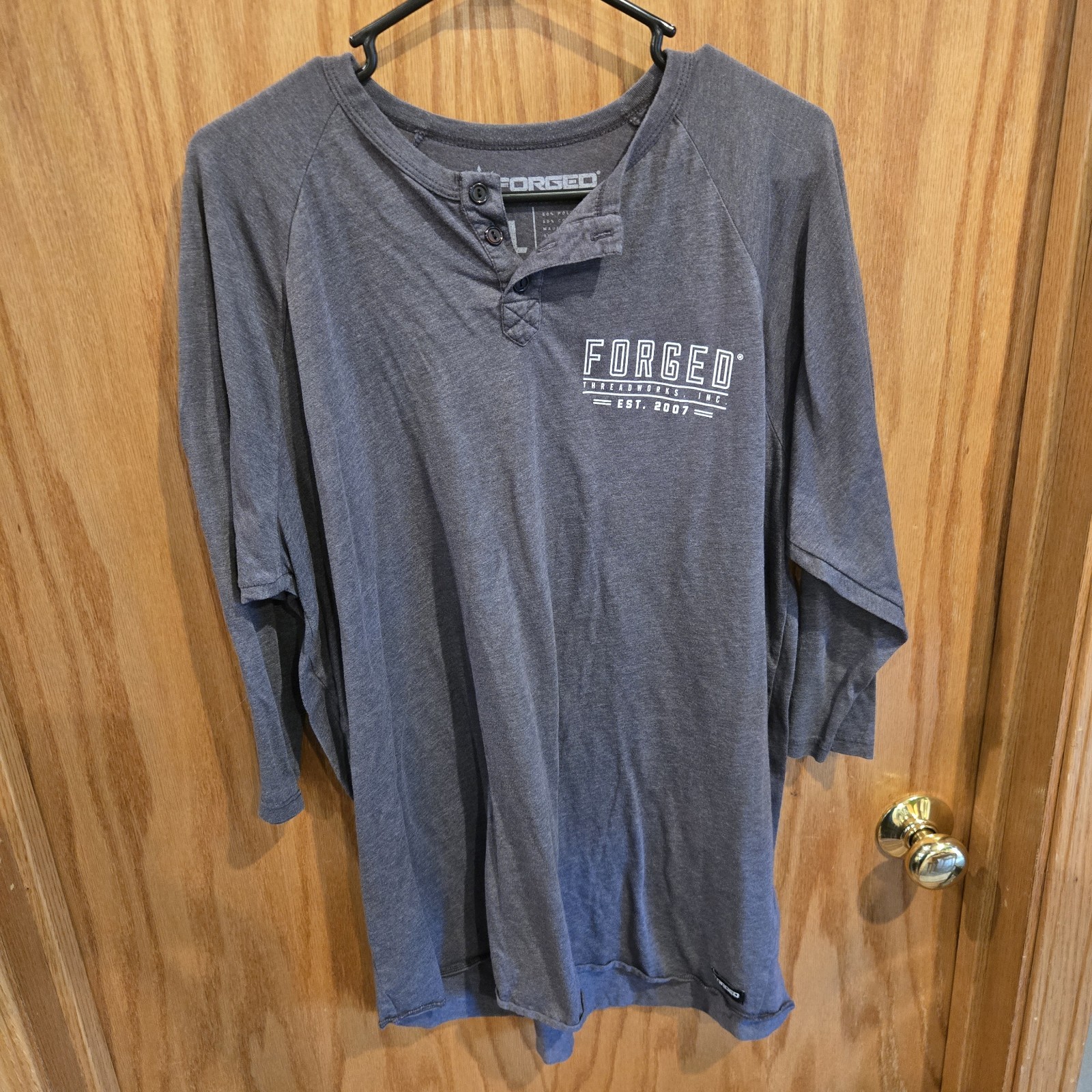 Mens Forged Threadworks gray 3/4 sleeve henley shirt White graphic Sz XL
