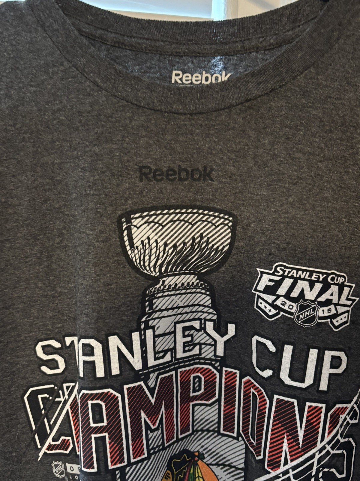 Reebok Chicago Blackhawks NHL Stanley Cup Champions 2015 Mens XL Grey T-Shirt