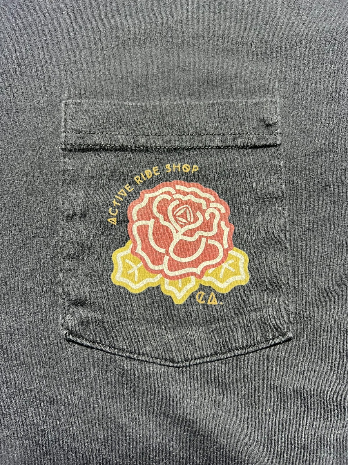 Mens LG Active T Shirt w/ front pocket & floral print on the pocket